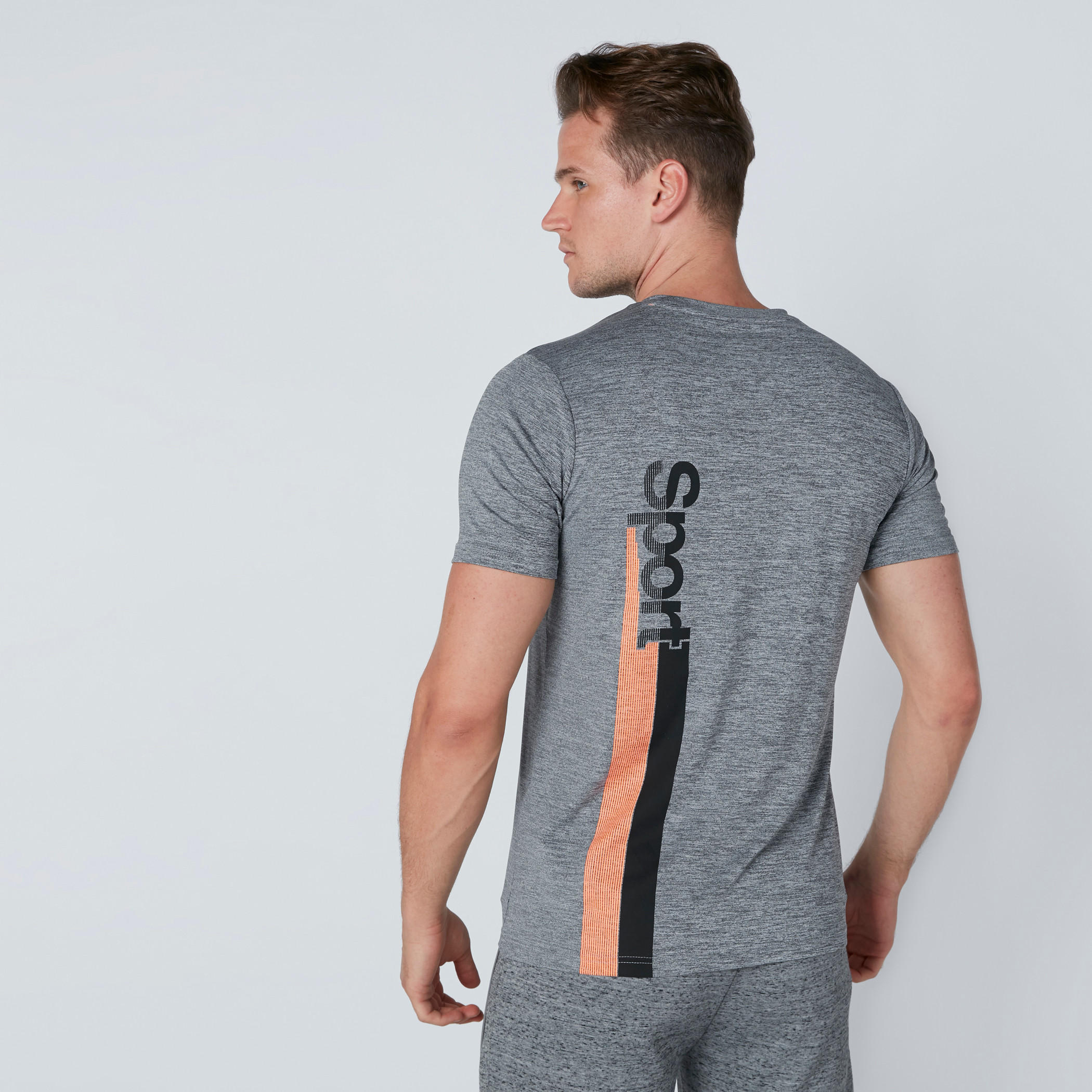 تيشيرت بياقة مستديرة وأكمام قصيرة وطبعات من كابا-men-clothing-sportswearandactivewear-tshirtsandpolos-image-1