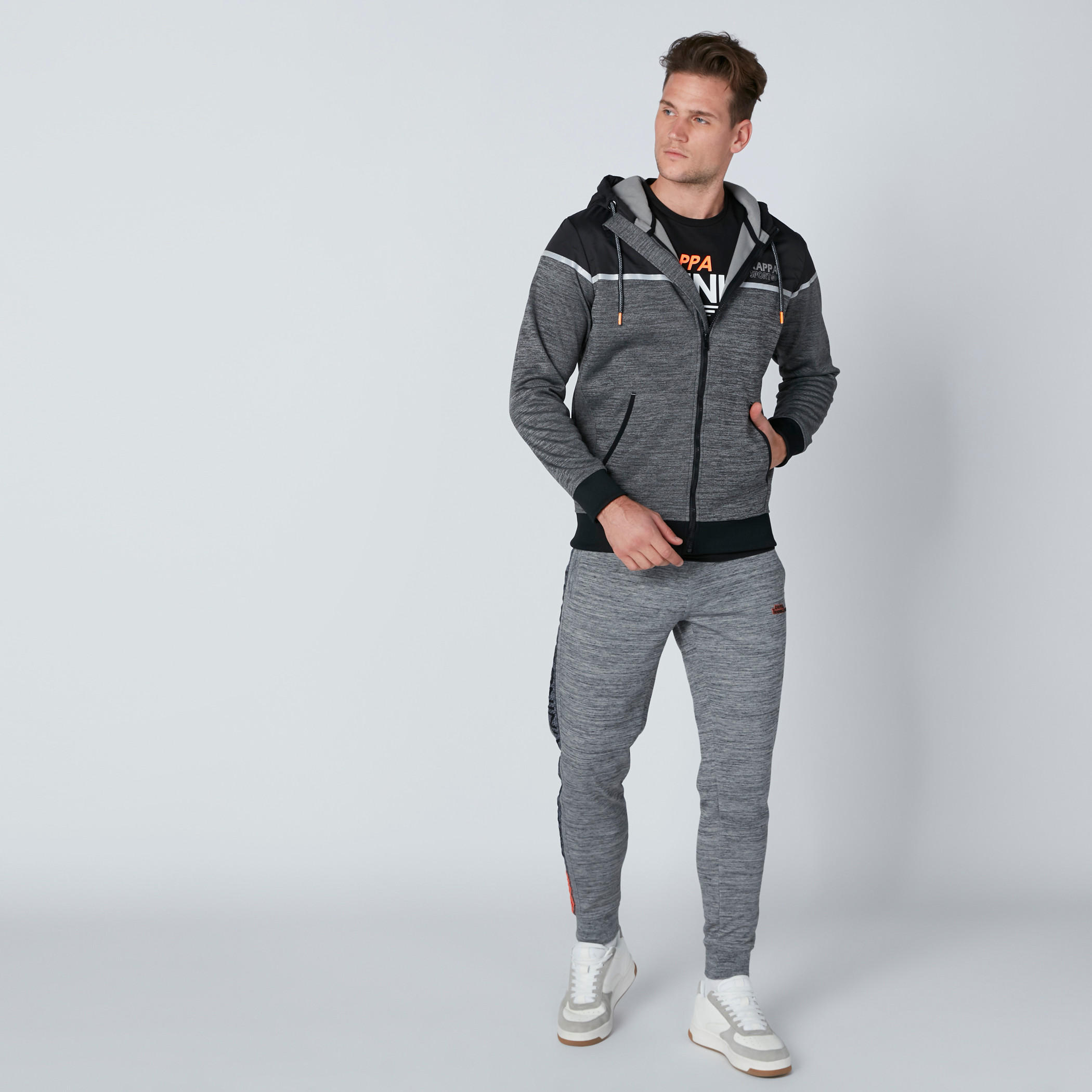 جاكيت بقبّعة بأكمام طويلة وجيوب من كابا-men-winterwear-hoodiesandsweatshirts-image-2