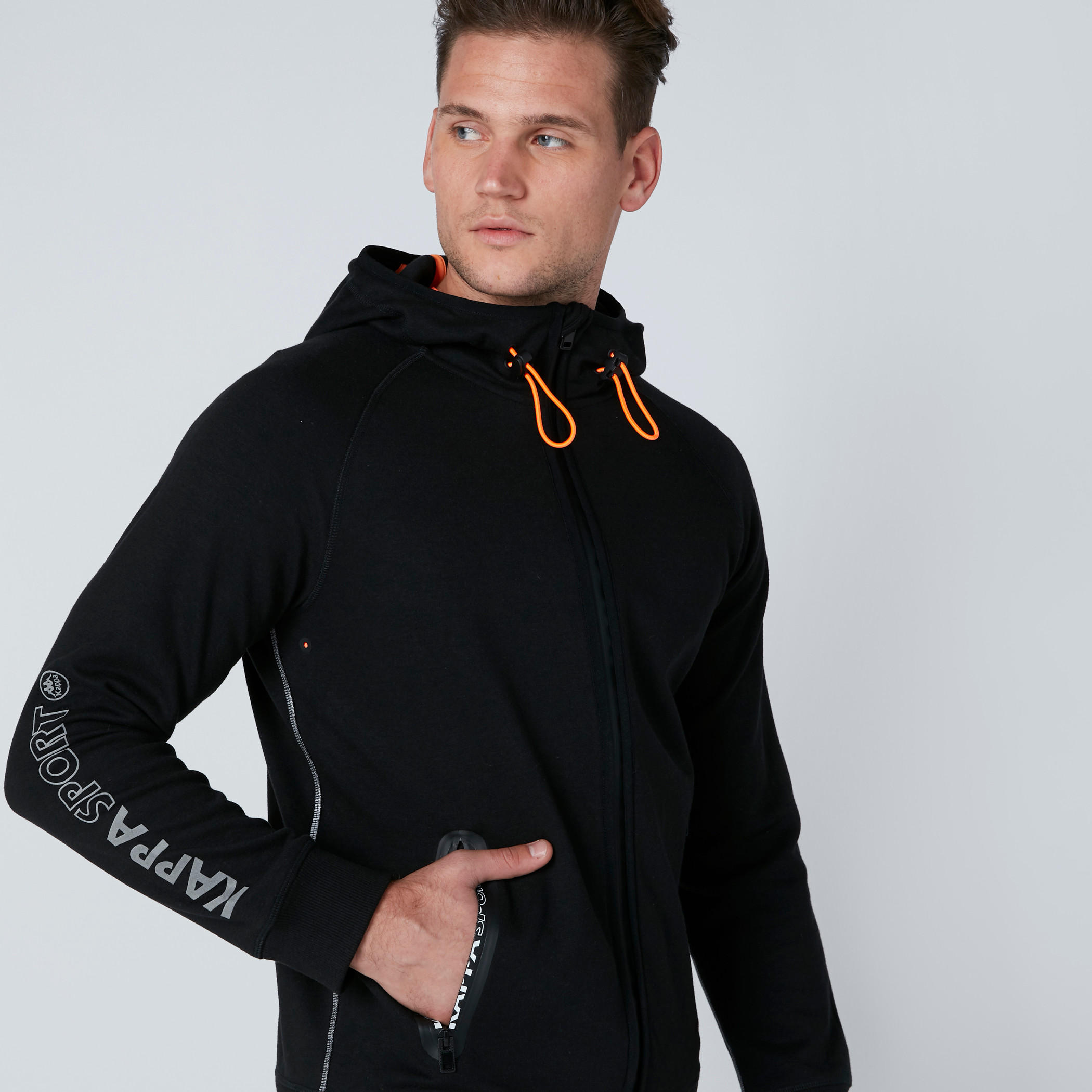 جاكيت بطبعات وأكمام طويلة وجيوب من كابا-men-winterwear-hoodiesandsweatshirts-image-1