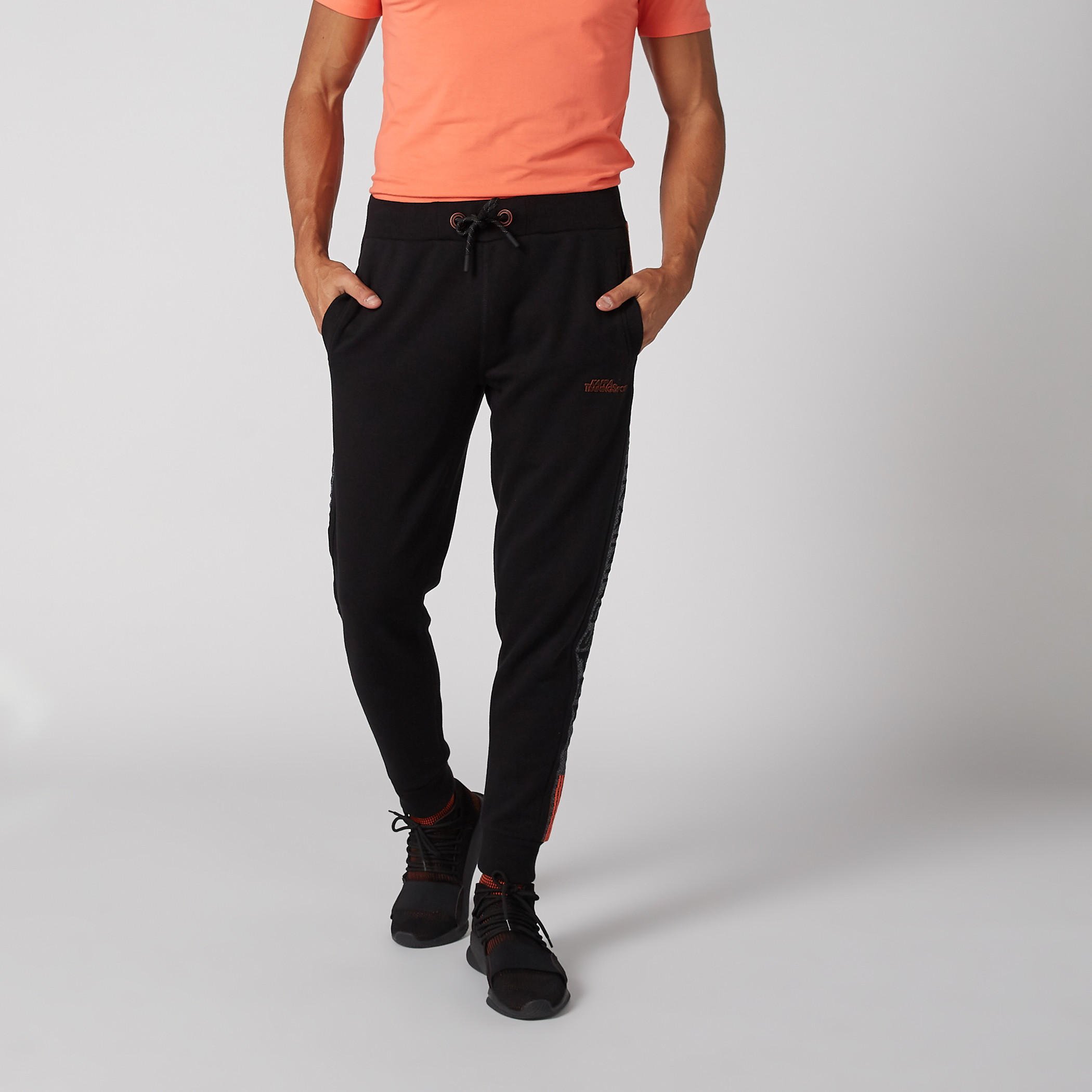 بنطال رياضي برباط وجيوب وطبعات من كابا-men-clothing-sportswearandactivewear-bottoms-image-2