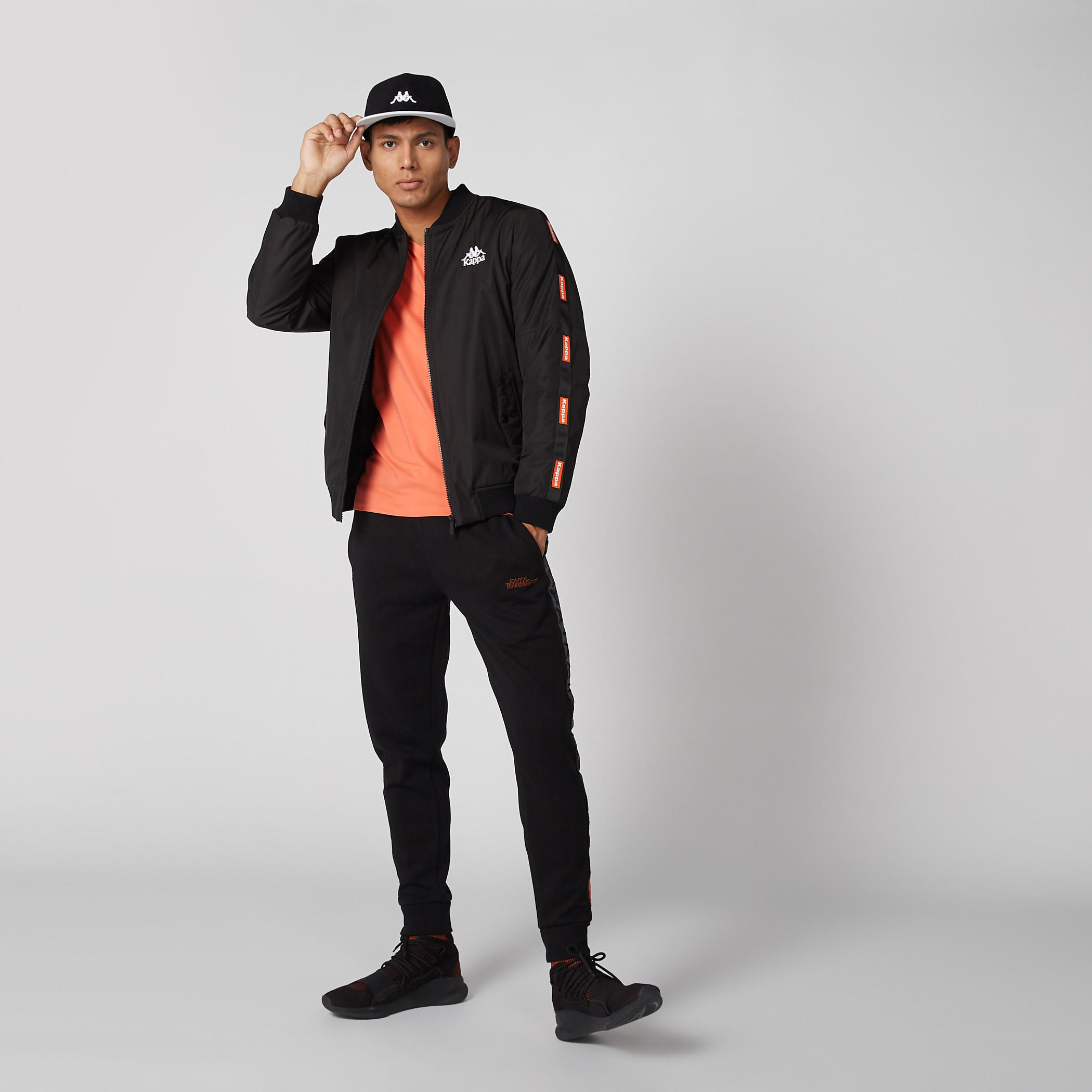 بنطال رياضي برباط وجيوب وطبعات من كابا-men-clothing-sportswearandactivewear-bottoms-image-3