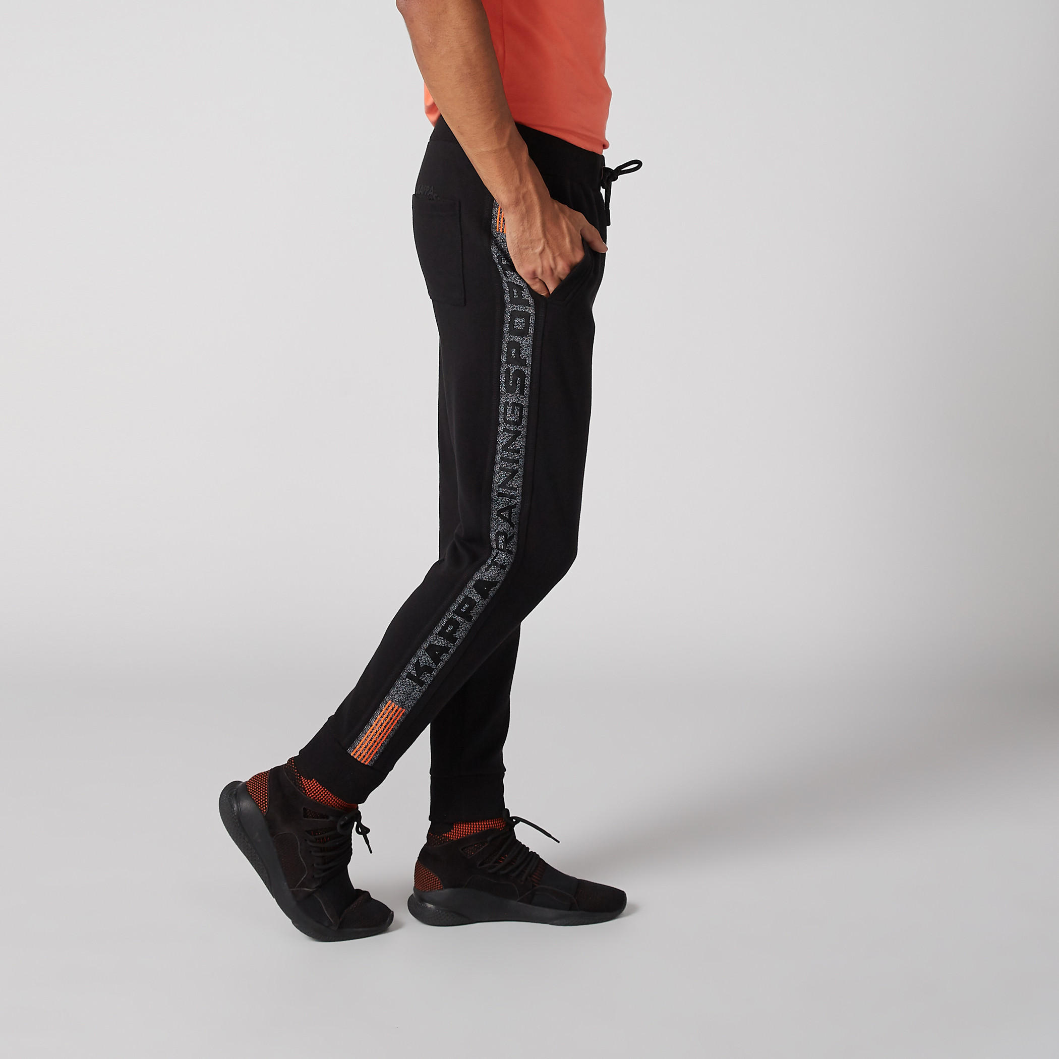 بنطال رياضي برباط وجيوب وطبعات من كابا-men-clothing-sportswearandactivewear-bottoms-image-4