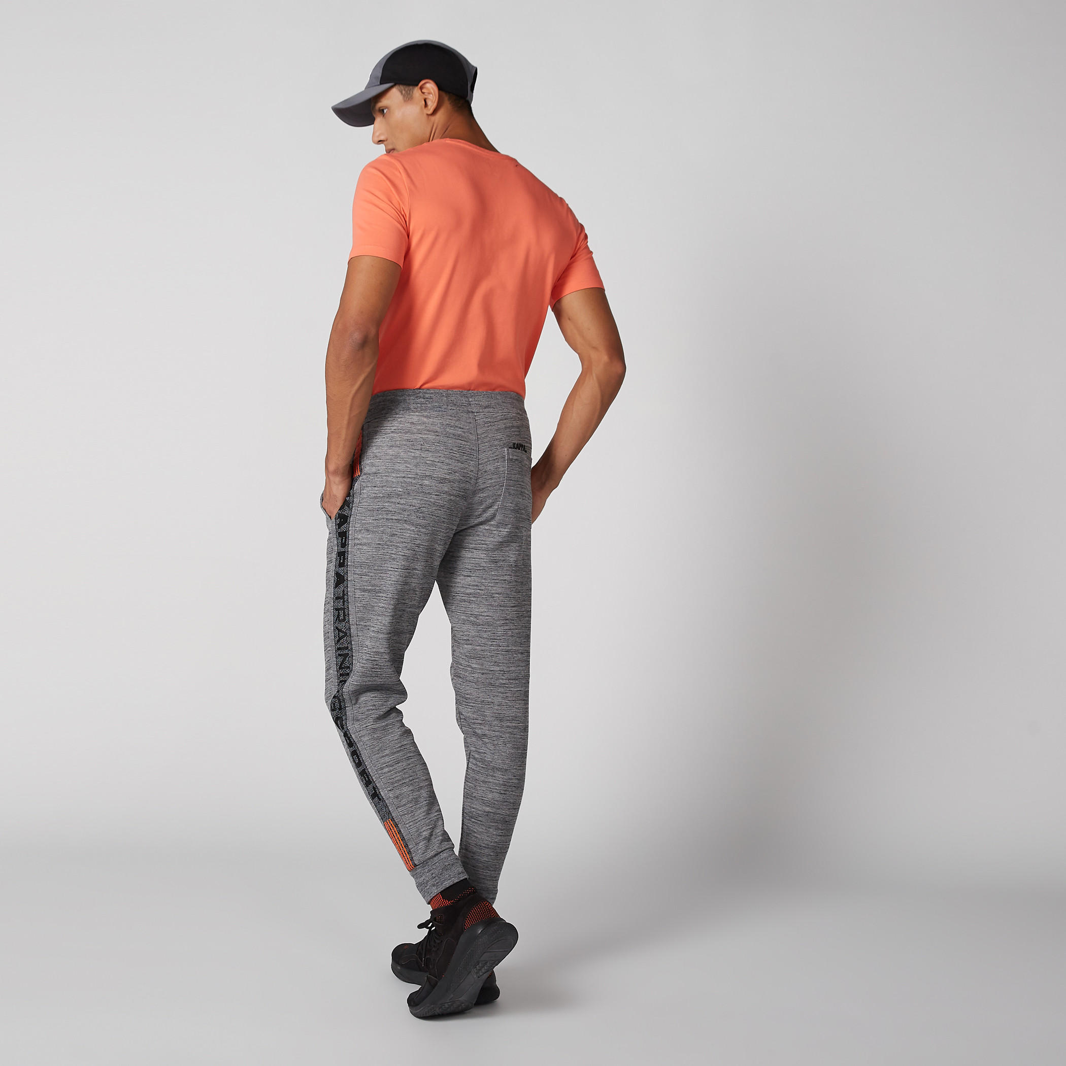 بنطال رياضي بطبعات ميلانج وجيوب من كابا-men-clothing-sportswearandactivewear-bottoms-image-4