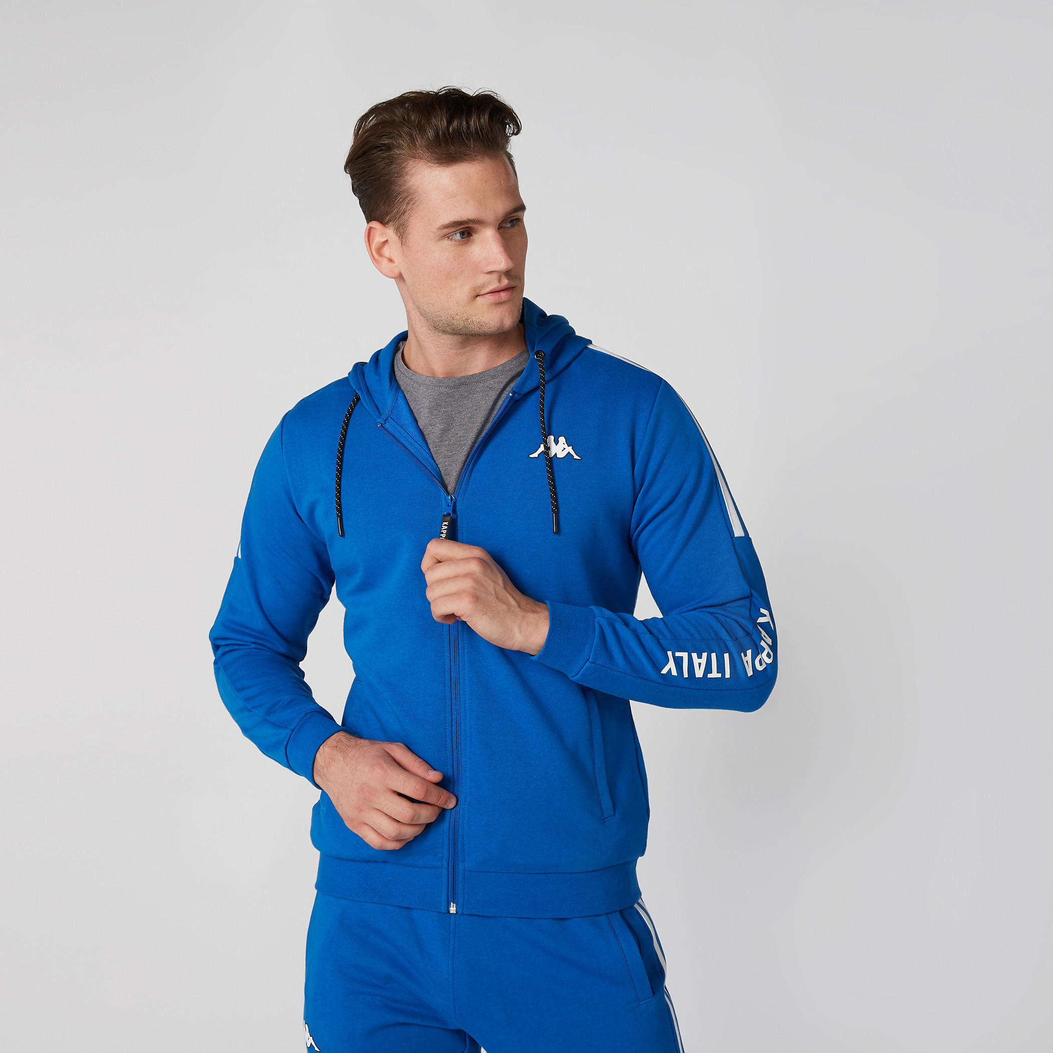 طقم بنطال رياضي بجيوب وجاكيت من كابا-men-clothing-sportswearandactivewear-tracksuits-image-1