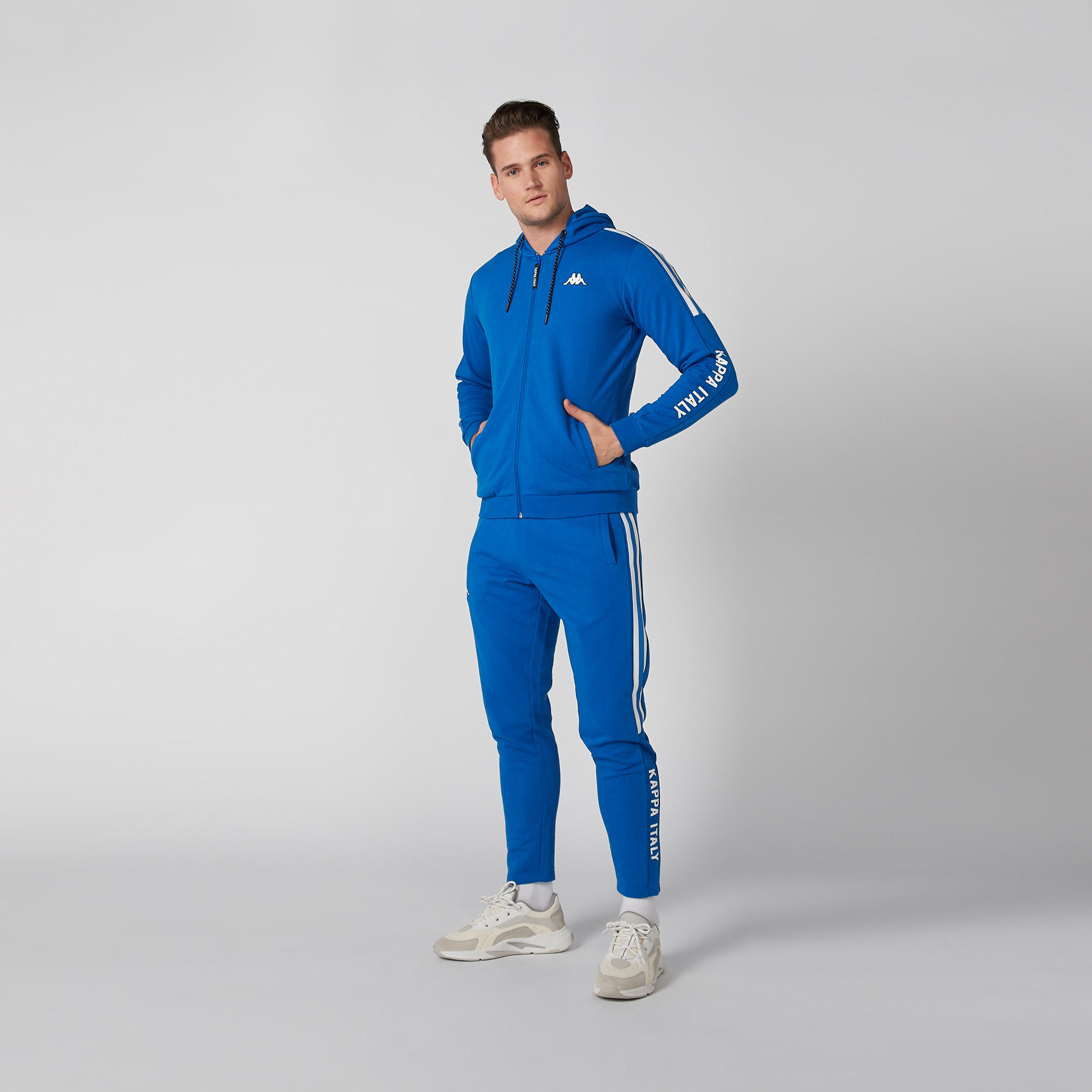 طقم بنطال رياضي بجيوب وجاكيت من كابا-men-clothing-sportswearandactivewear-tracksuits-image-3