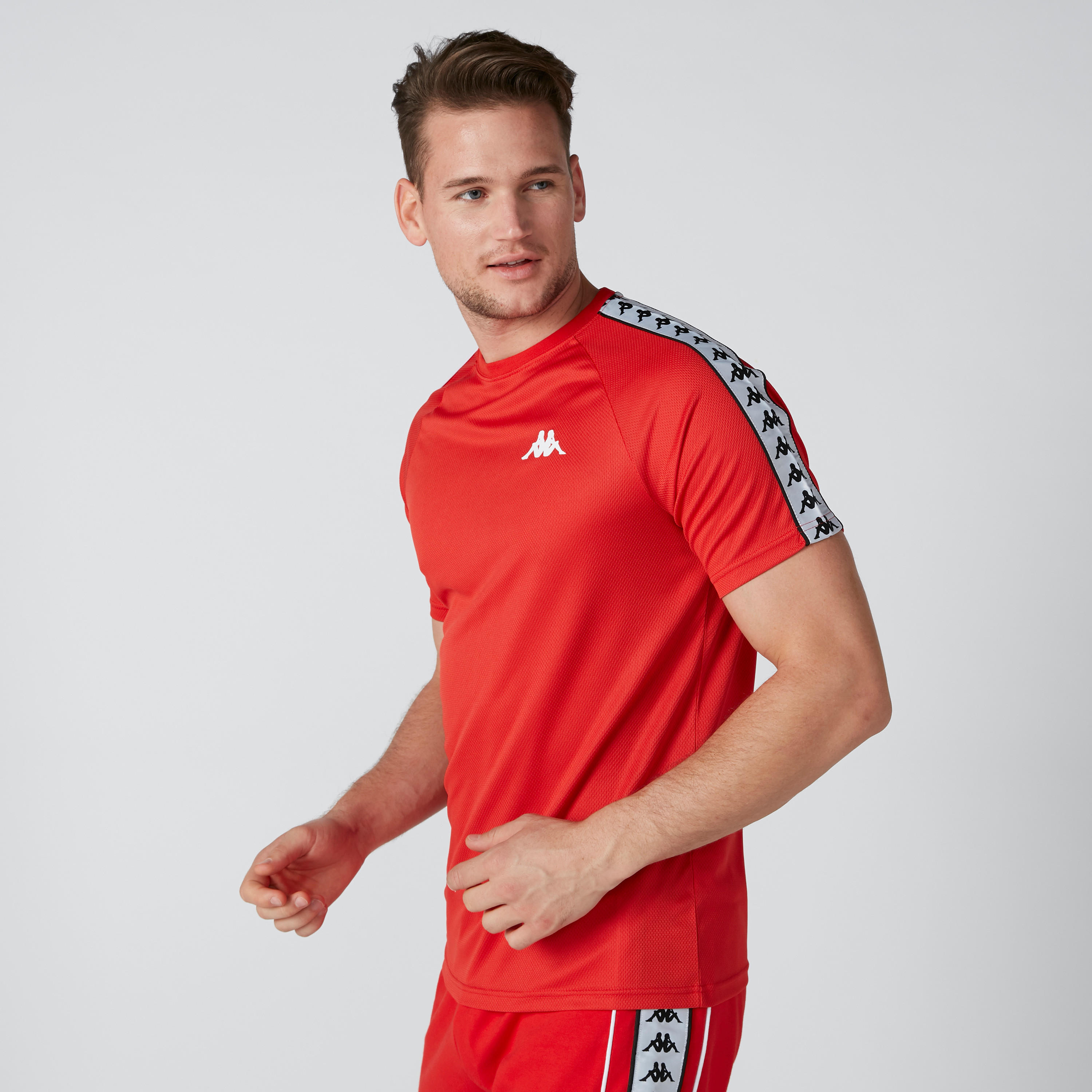 تيشيرت بياقة ضيقة وشريطة من كابا-men-clothing-sportswearandactivewear-tshirtsandpolos-image-3