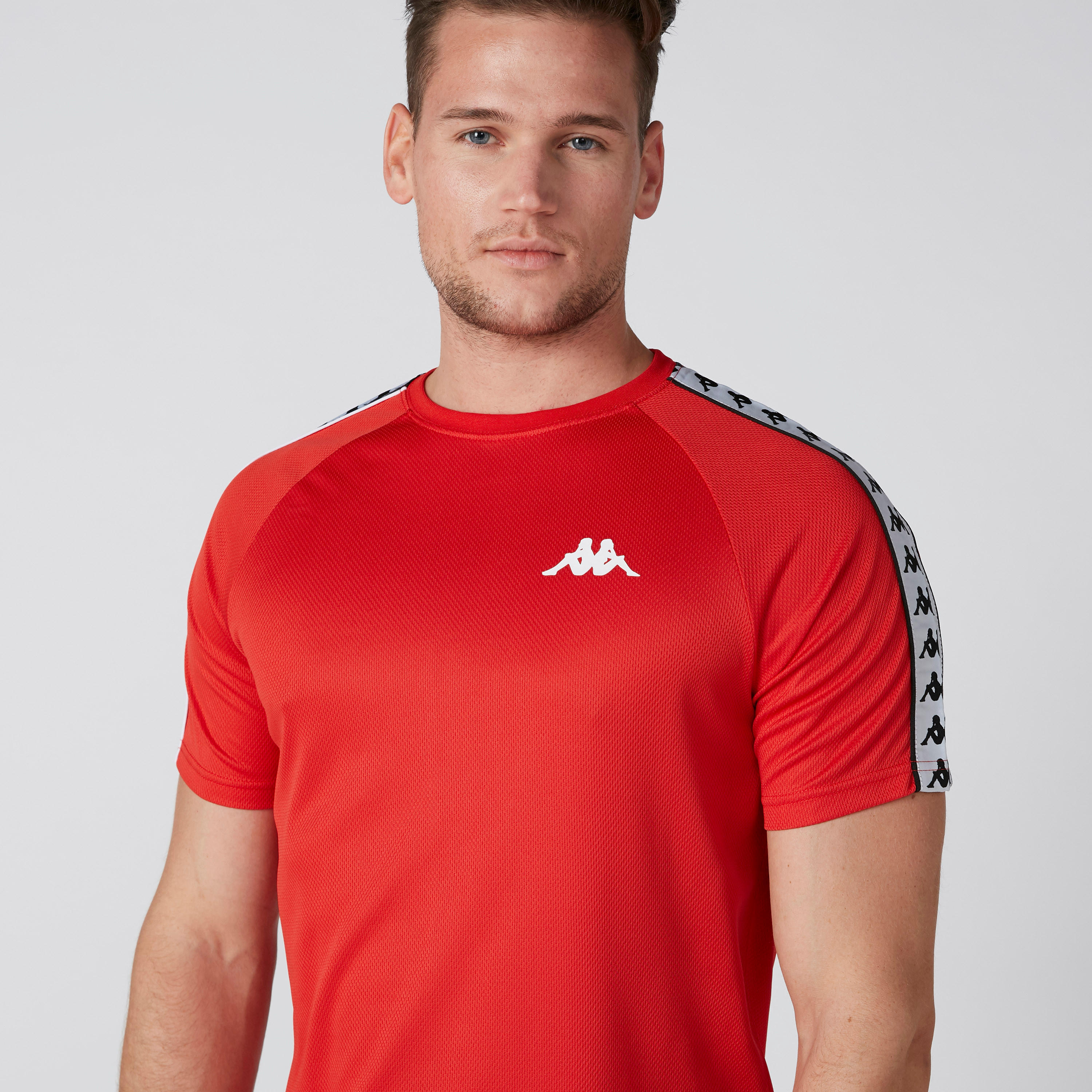 تيشيرت بياقة ضيقة وشريطة من كابا-men-clothing-sportswearandactivewear-tshirtsandpolos-image-4