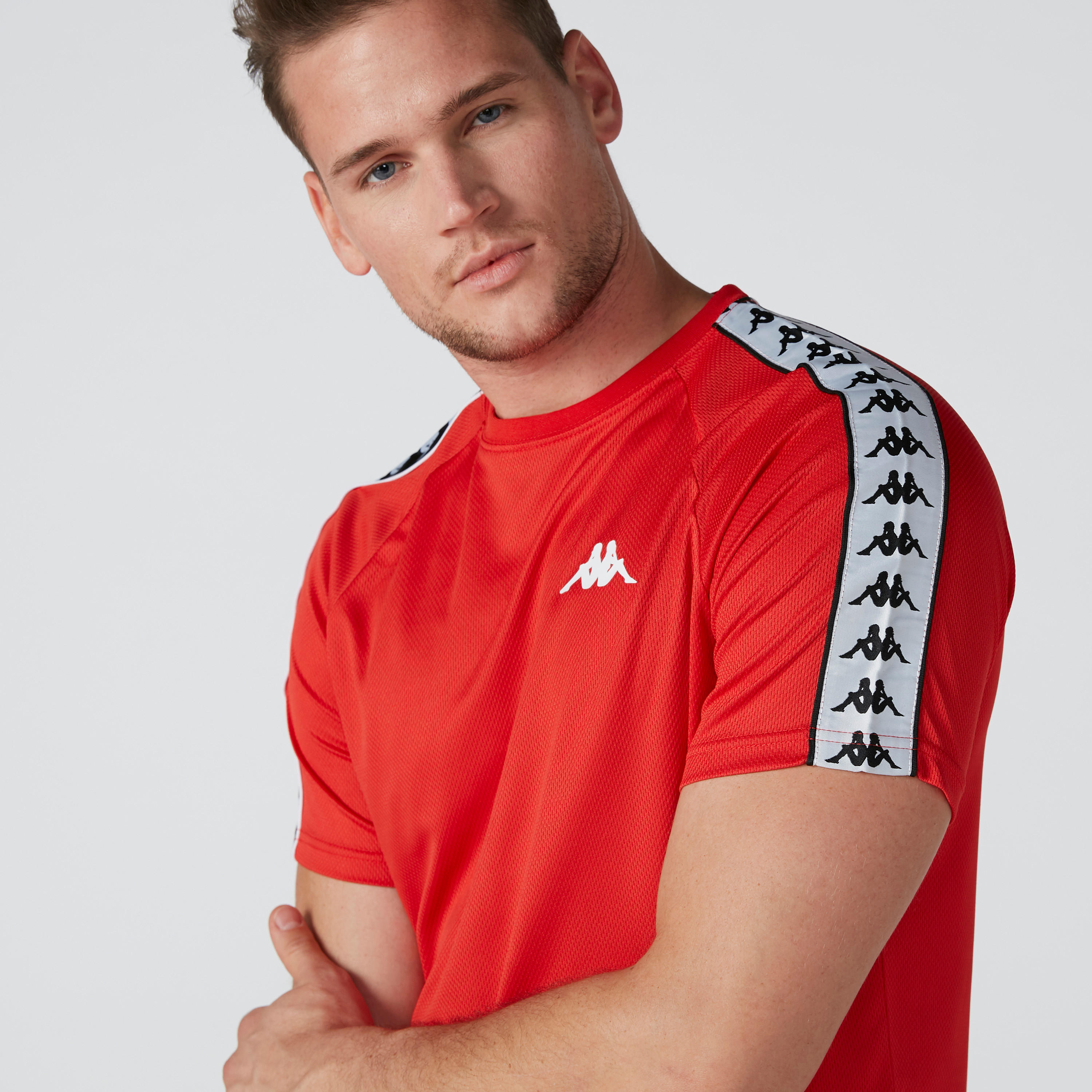 تيشيرت بياقة ضيقة وشريطة من كابا-men-clothing-sportswearandactivewear-tshirtsandpolos-image-5