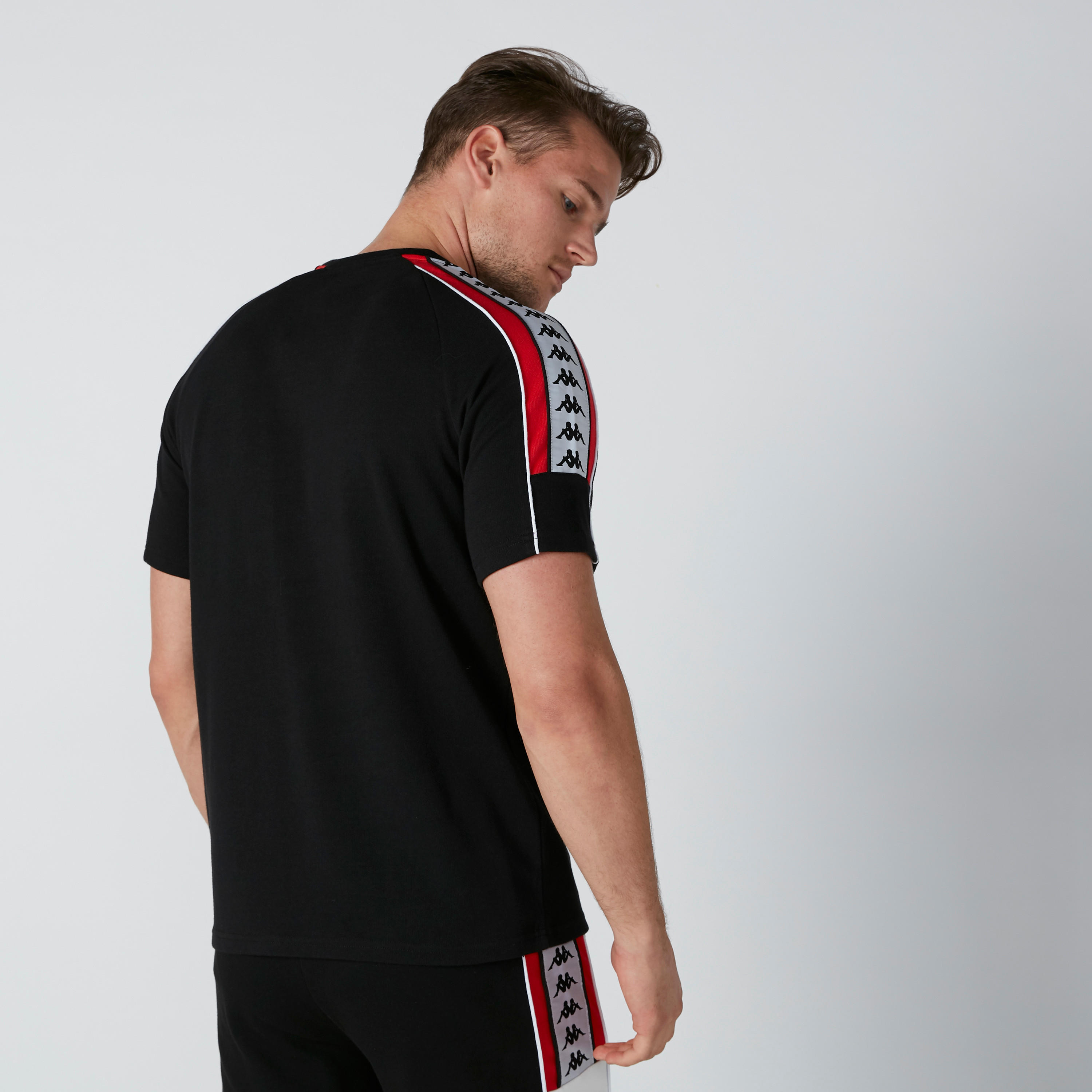 تيشيرت بياقة ضيّقة وأكمام قصيرة من كابا-men-clothing-sportswearandactivewear-tshirtsandpolos-image-3