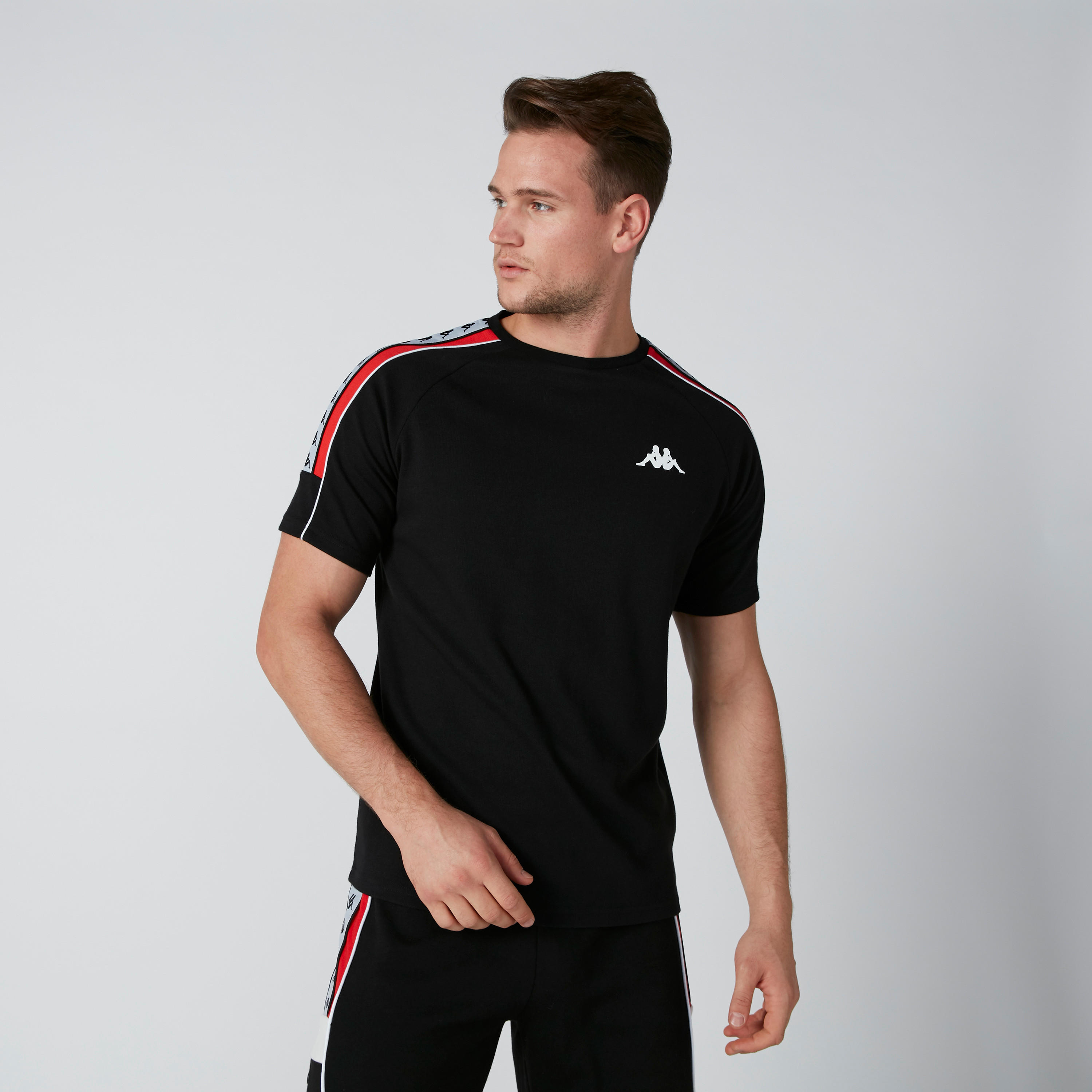 تيشيرت بياقة ضيّقة وأكمام قصيرة من كابا-men-clothing-sportswearandactivewear-tshirtsandpolos-image-4