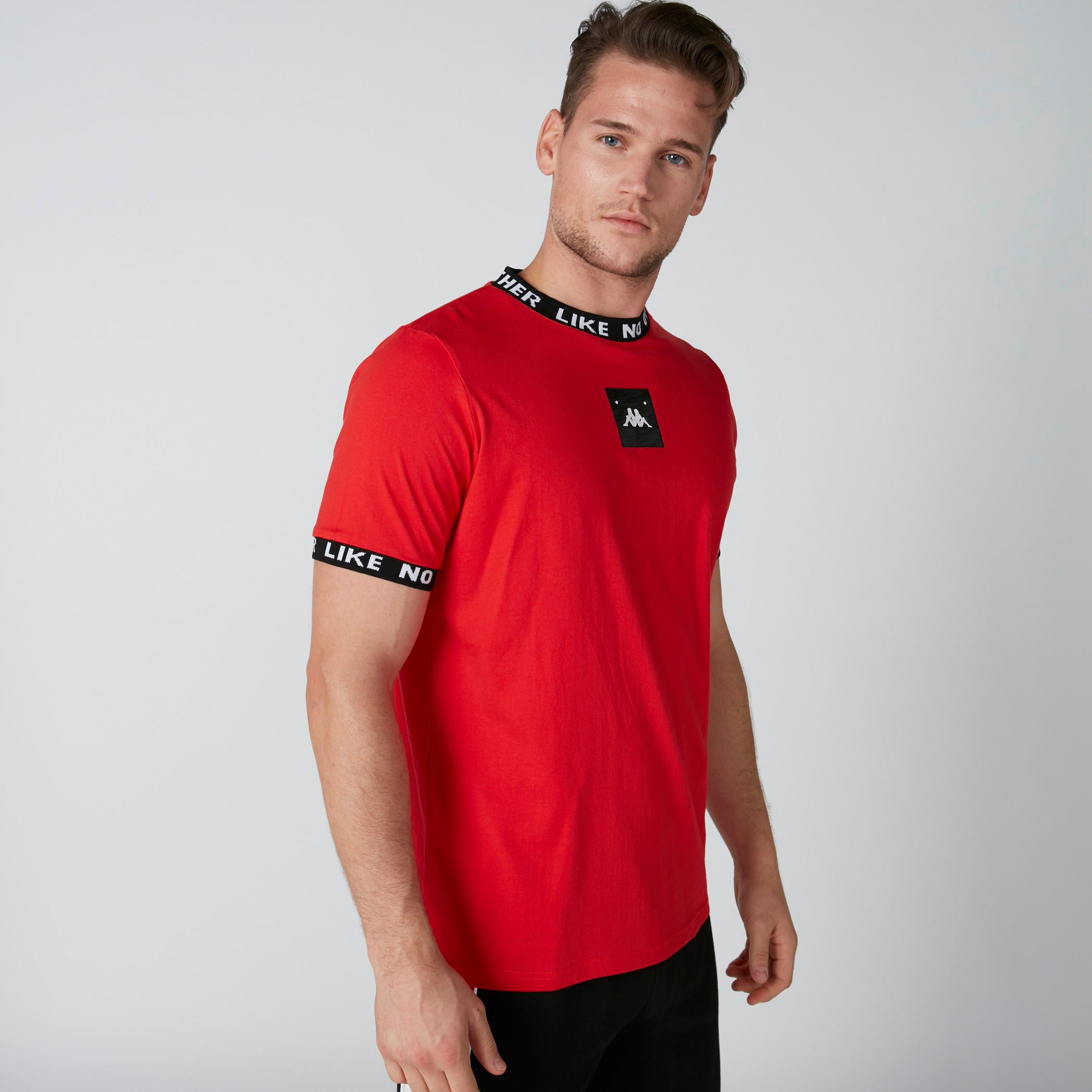 تيشيرت بأكمام قصيرة وطبعات من كابا-men-clothing-sportswearandactivewear-tshirtsandpolos-image-3