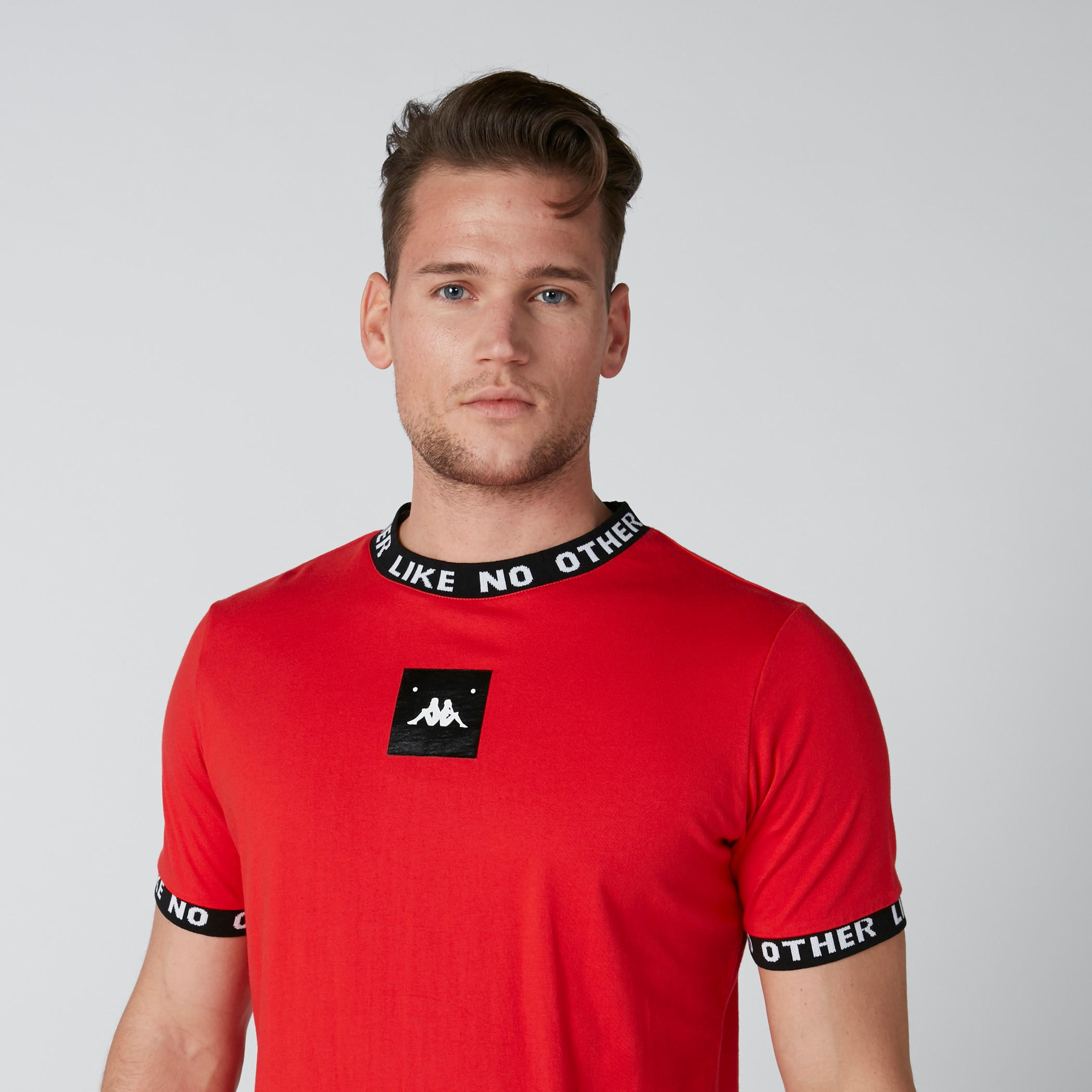 تيشيرت بأكمام قصيرة وطبعات من كابا-men-clothing-sportswearandactivewear-tshirtsandpolos-image-5