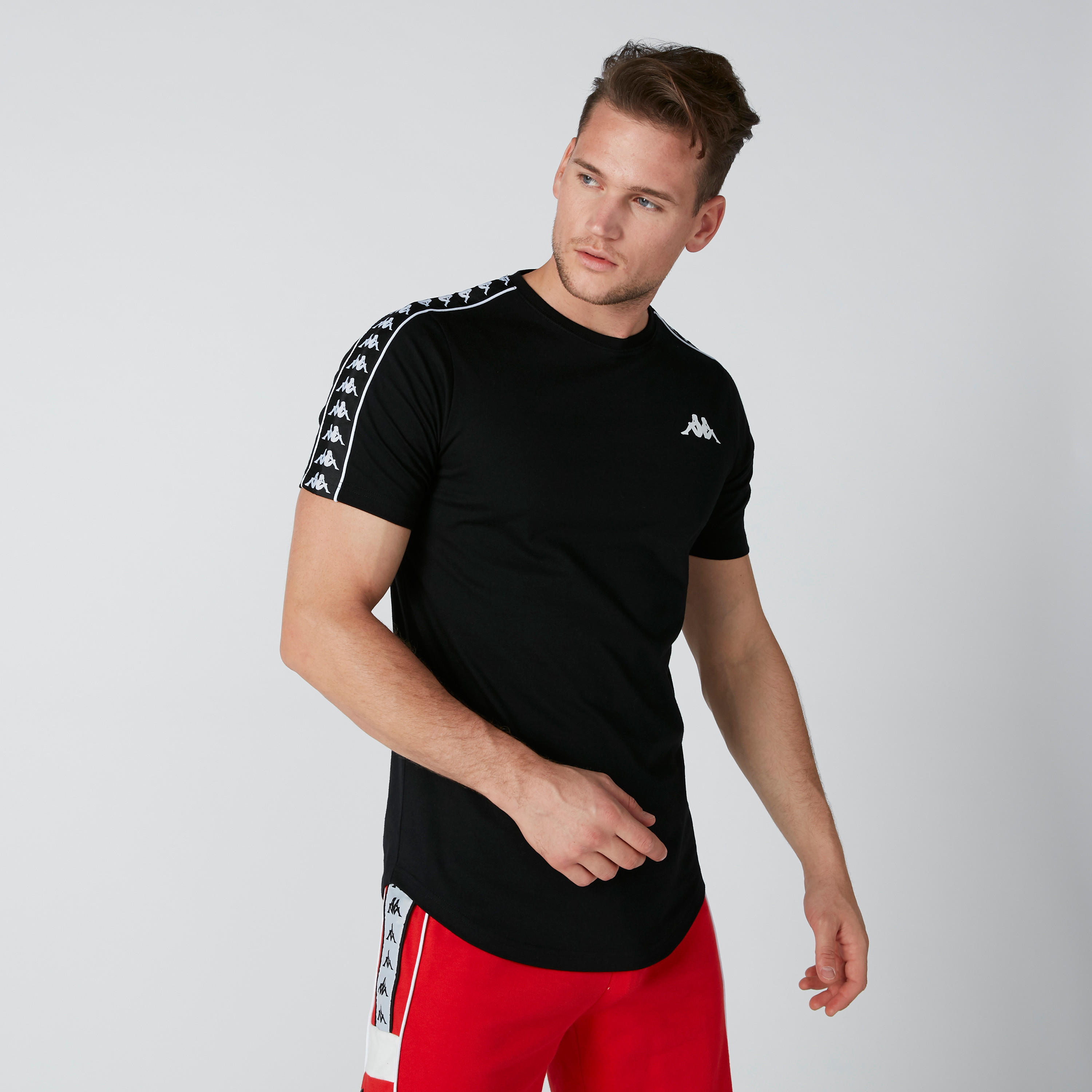 تيشيرت بياقة ضيقة وشريطة من كابا-men-clothing-sportswearandactivewear-tshirtsandpolos-image-2