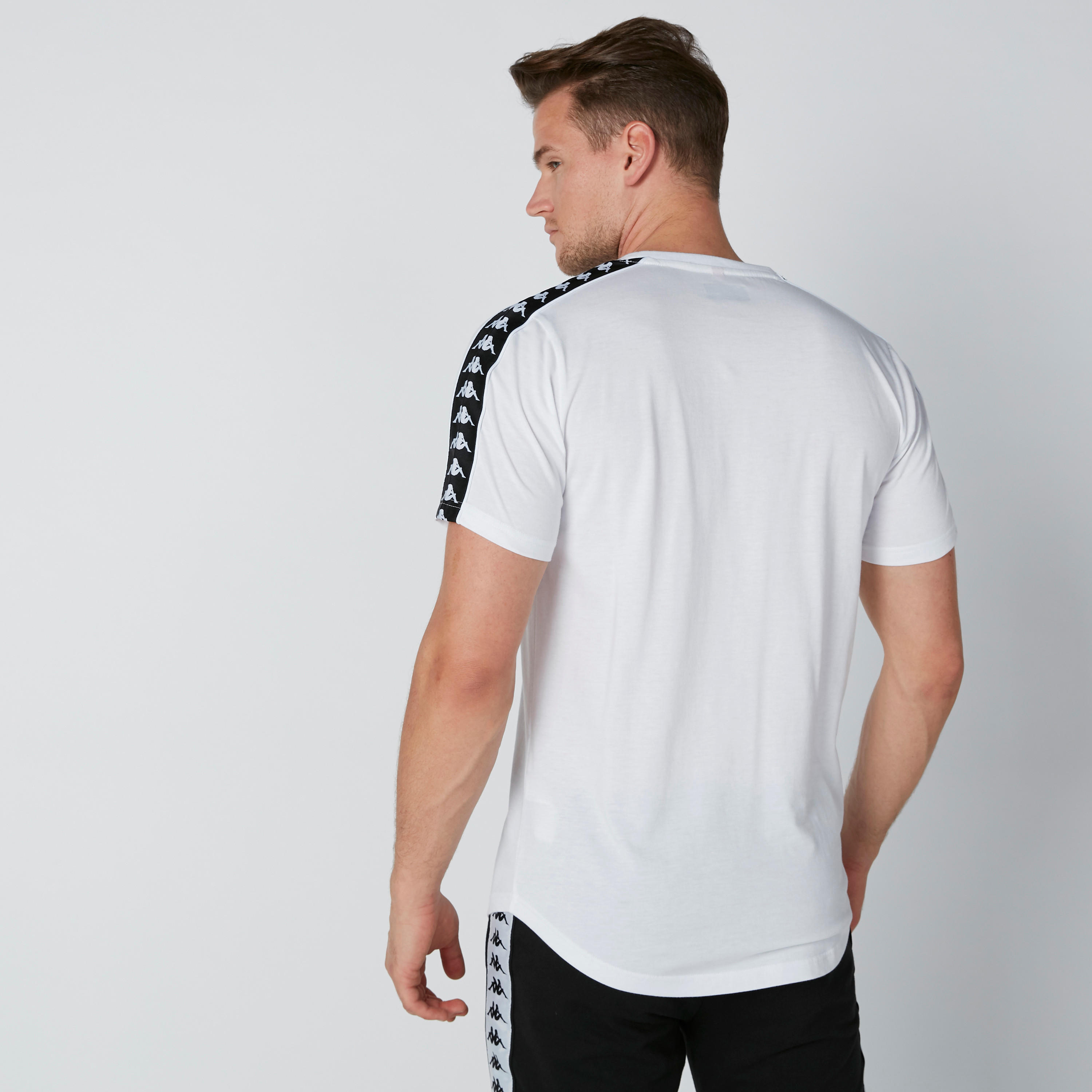 تيشيرت بأكمام قصيرة وشريطة من كابا-men-clothing-sportswearandactivewear-tshirtsandpolos-image-2