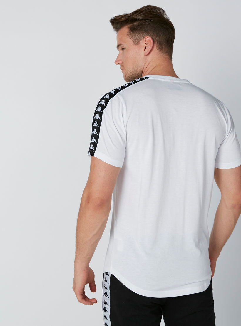 تيشيرت بأكمام قصيرة وشريطة من كابا-men-clothing-sportswearandactivewear-tshirtsandpolos-image-2