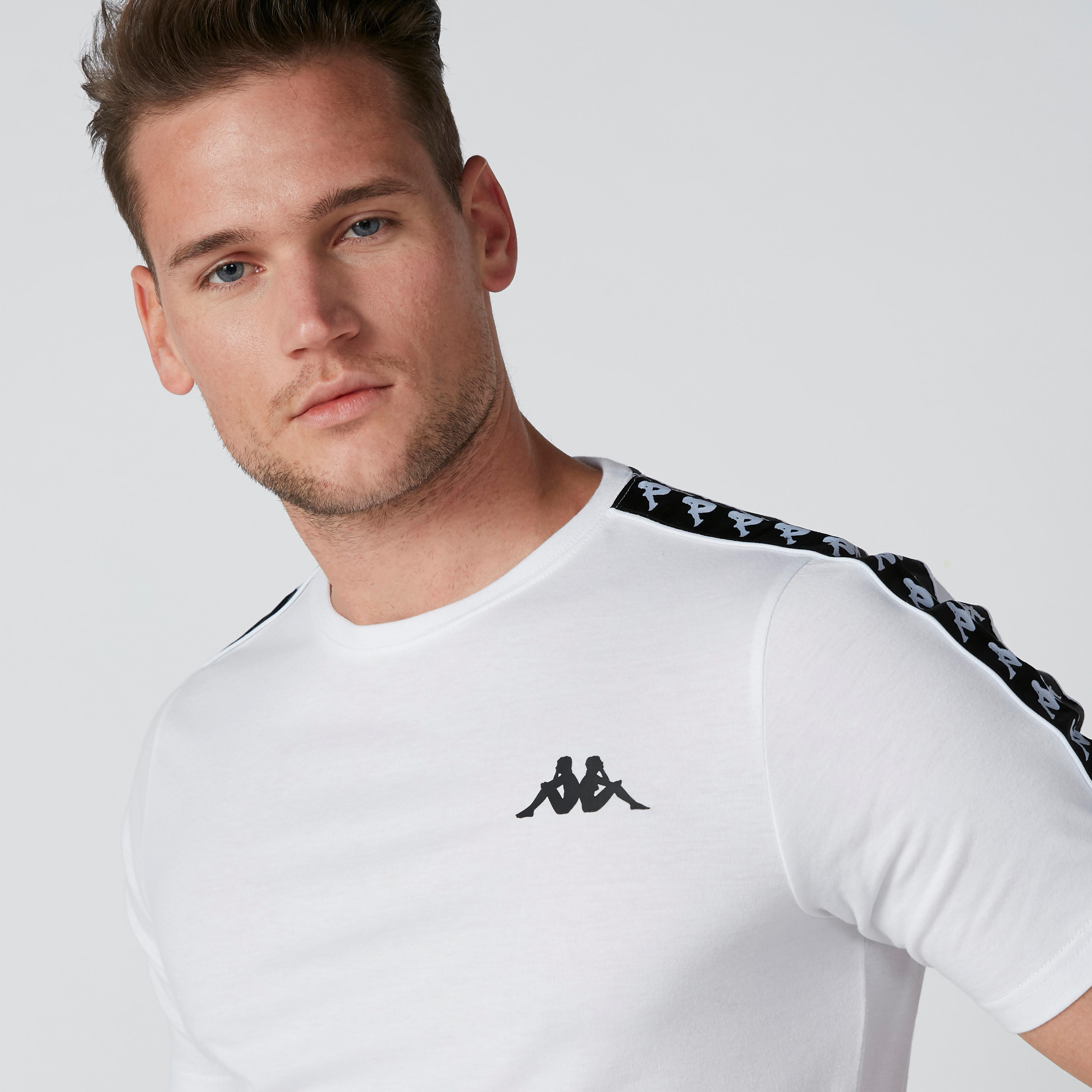 تيشيرت بأكمام قصيرة وشريطة من كابا-men-clothing-sportswearandactivewear-tshirtsandpolos-image-5