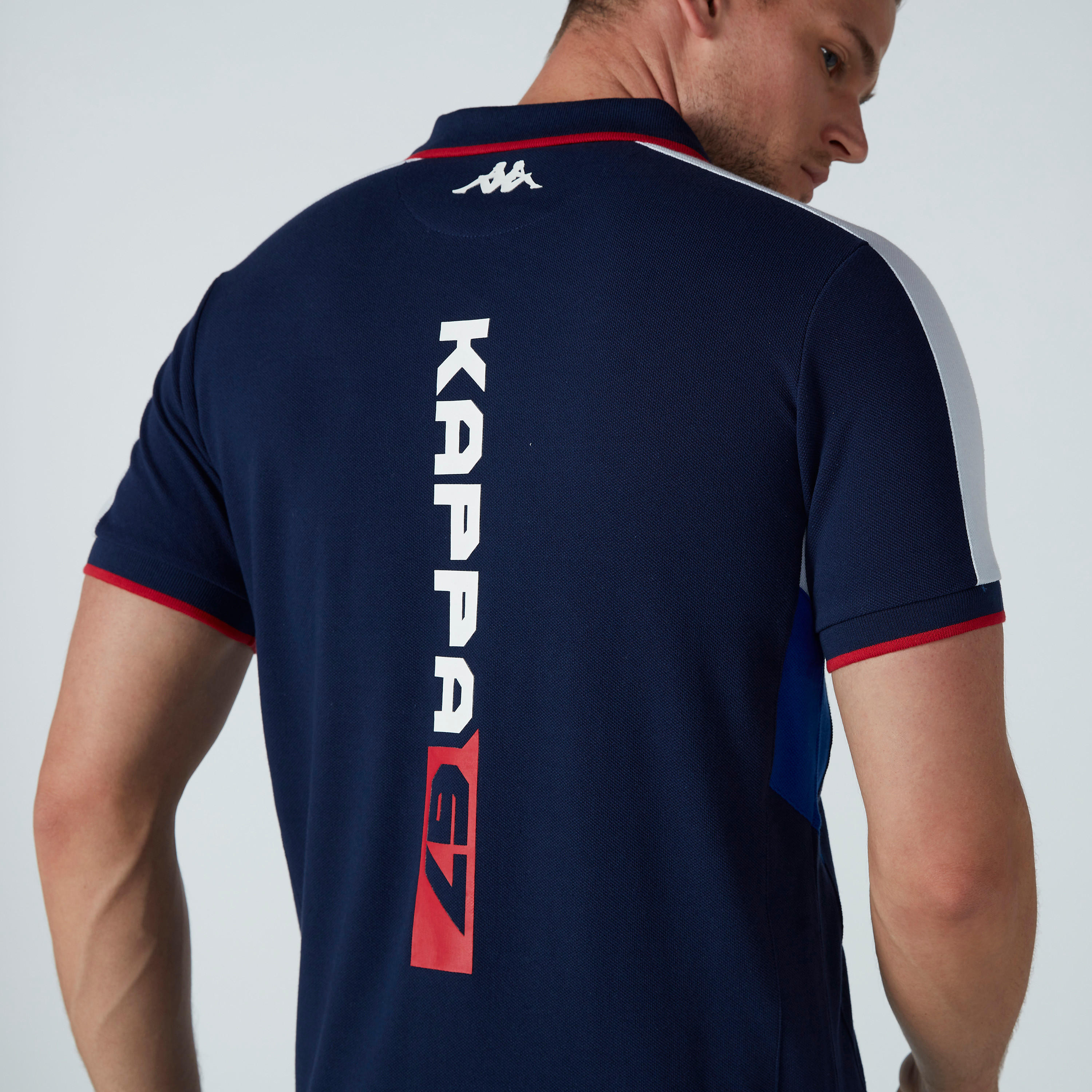 تيشيرت بياقة بولو وأكمام قصيرة وطبعات من كابا-men-clothing-sportswearandactivewear-tshirtsandpolos-image-3