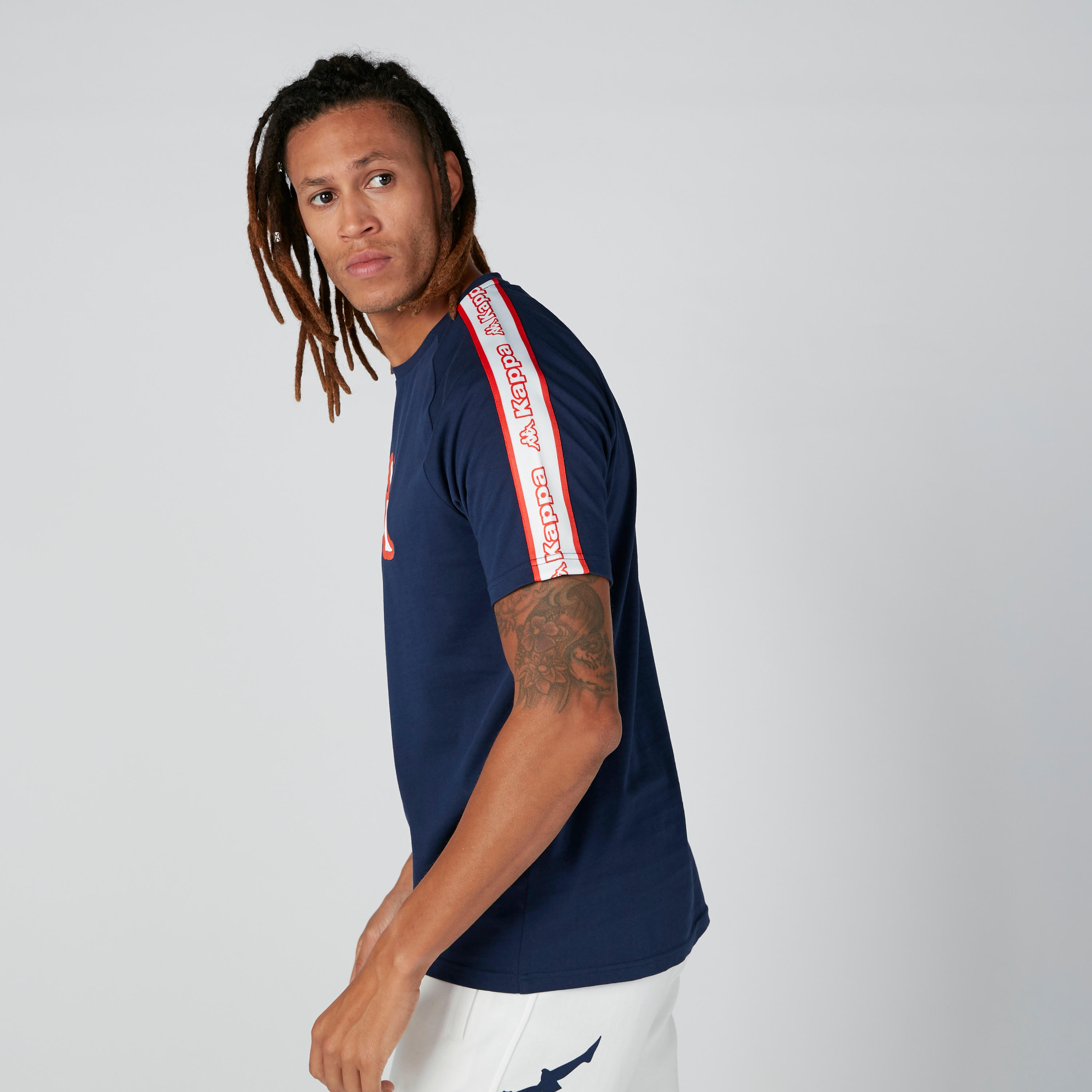 تيشيرت بأكمام مغايرة وطبعات من كابا-men-clothing-sportswearandactivewear-tshirtsandpolos-image-16
