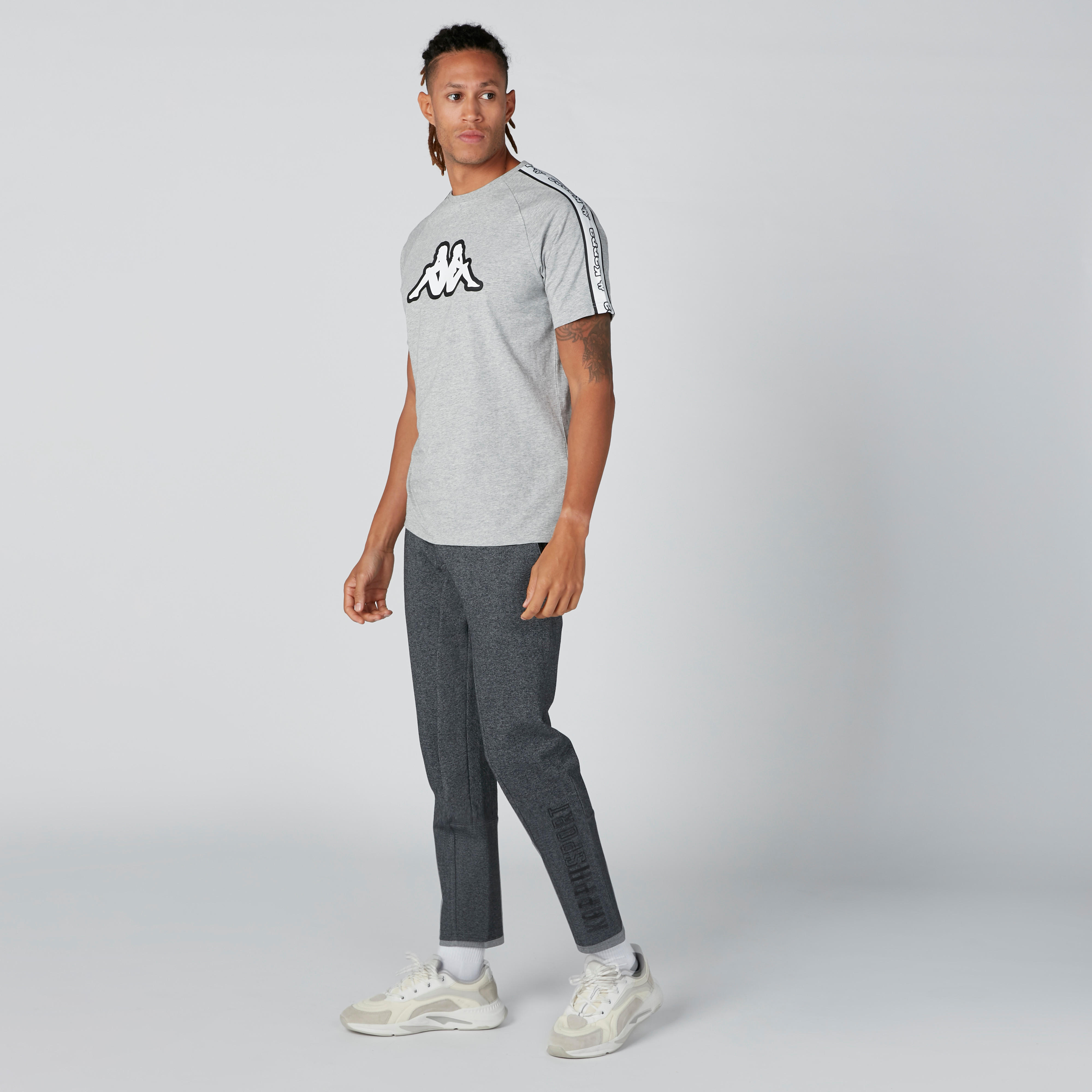 تيشيرت بأكمام مغايرة وطبعات من كابا-men-clothing-sportswearandactivewear-tshirtsandpolos-image-8