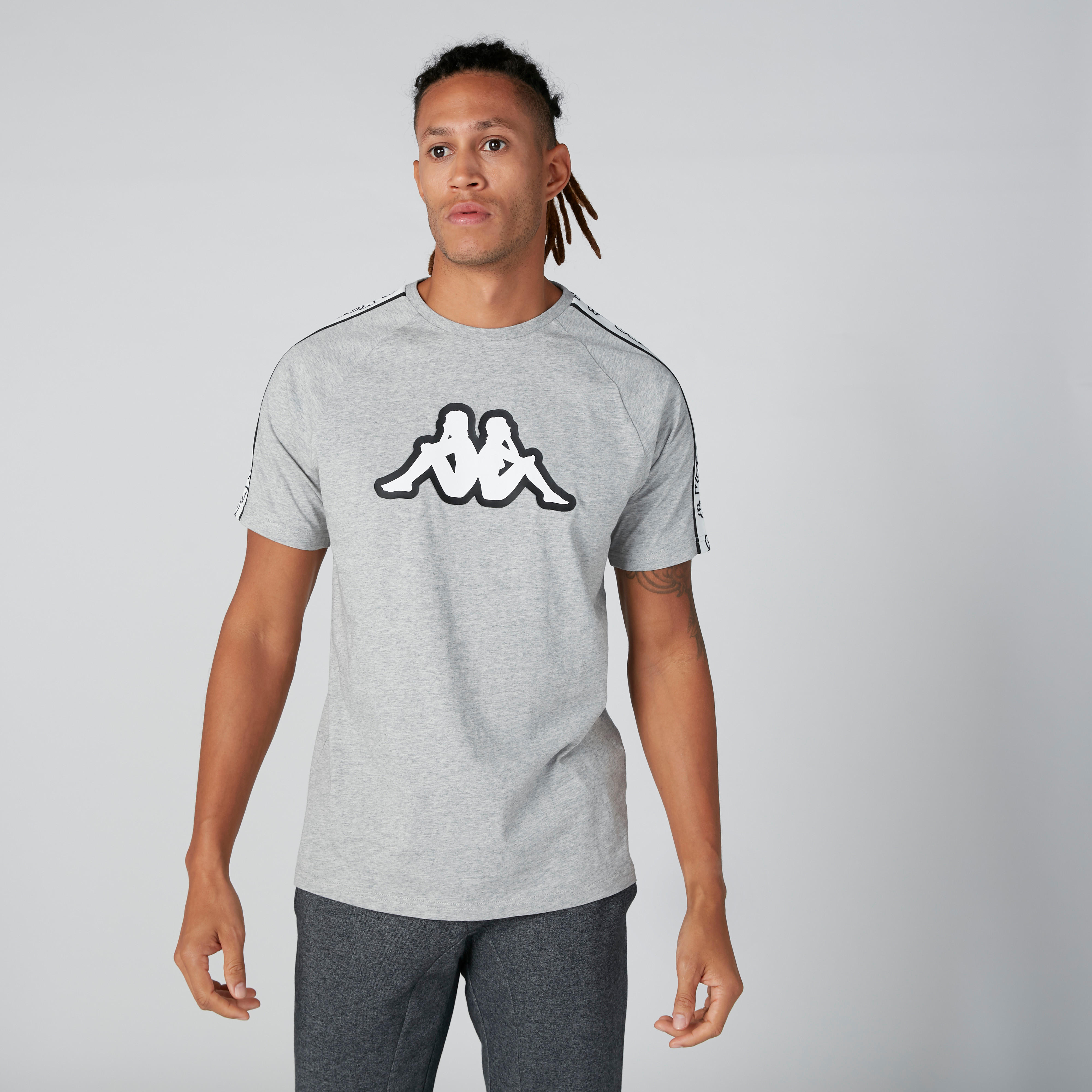 تيشيرت بأكمام مغايرة وطبعات من كابا-men-clothing-sportswearandactivewear-tshirtsandpolos-image-10
