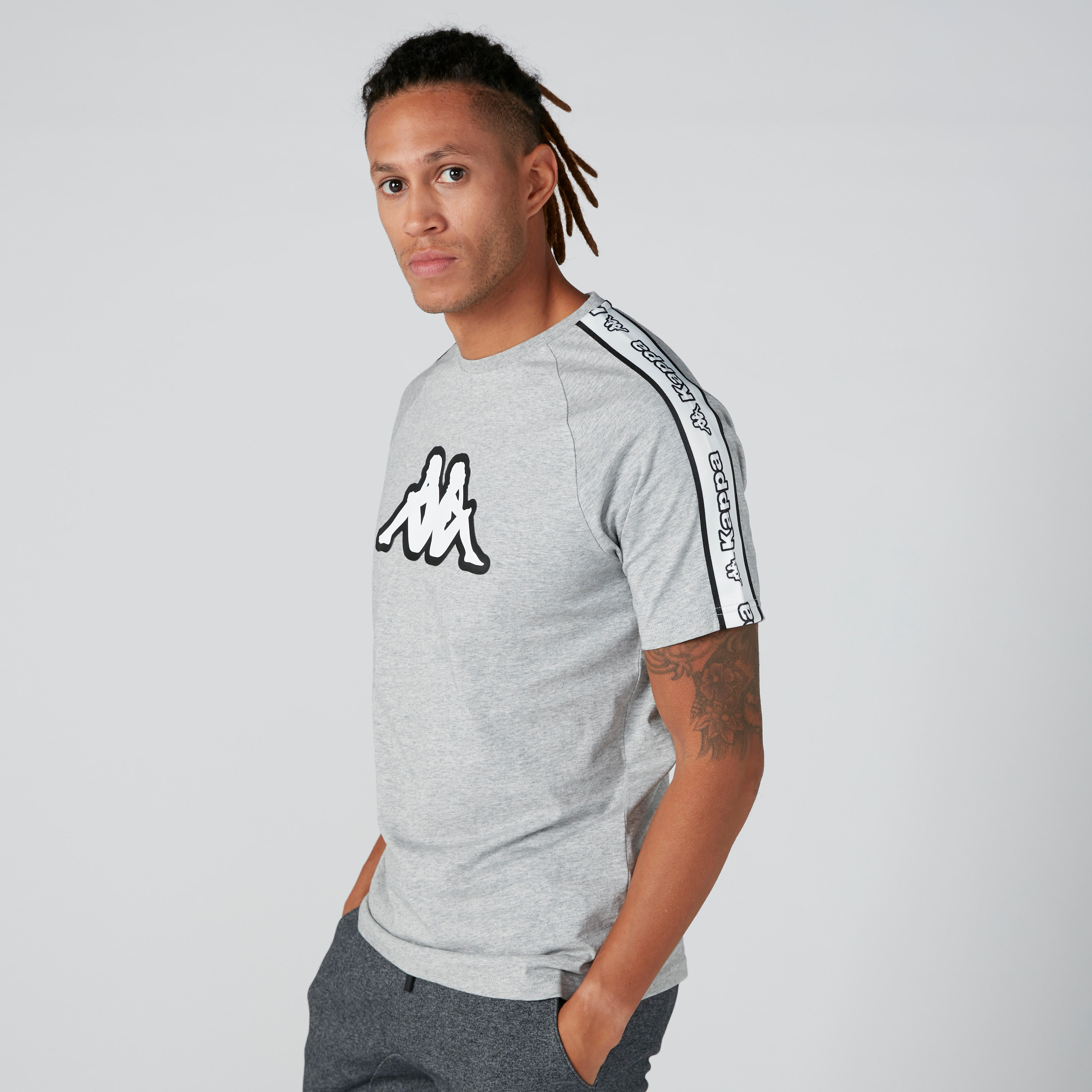 تيشيرت بأكمام مغايرة وطبعات من كابا-men-clothing-sportswearandactivewear-tshirtsandpolos-image-11
