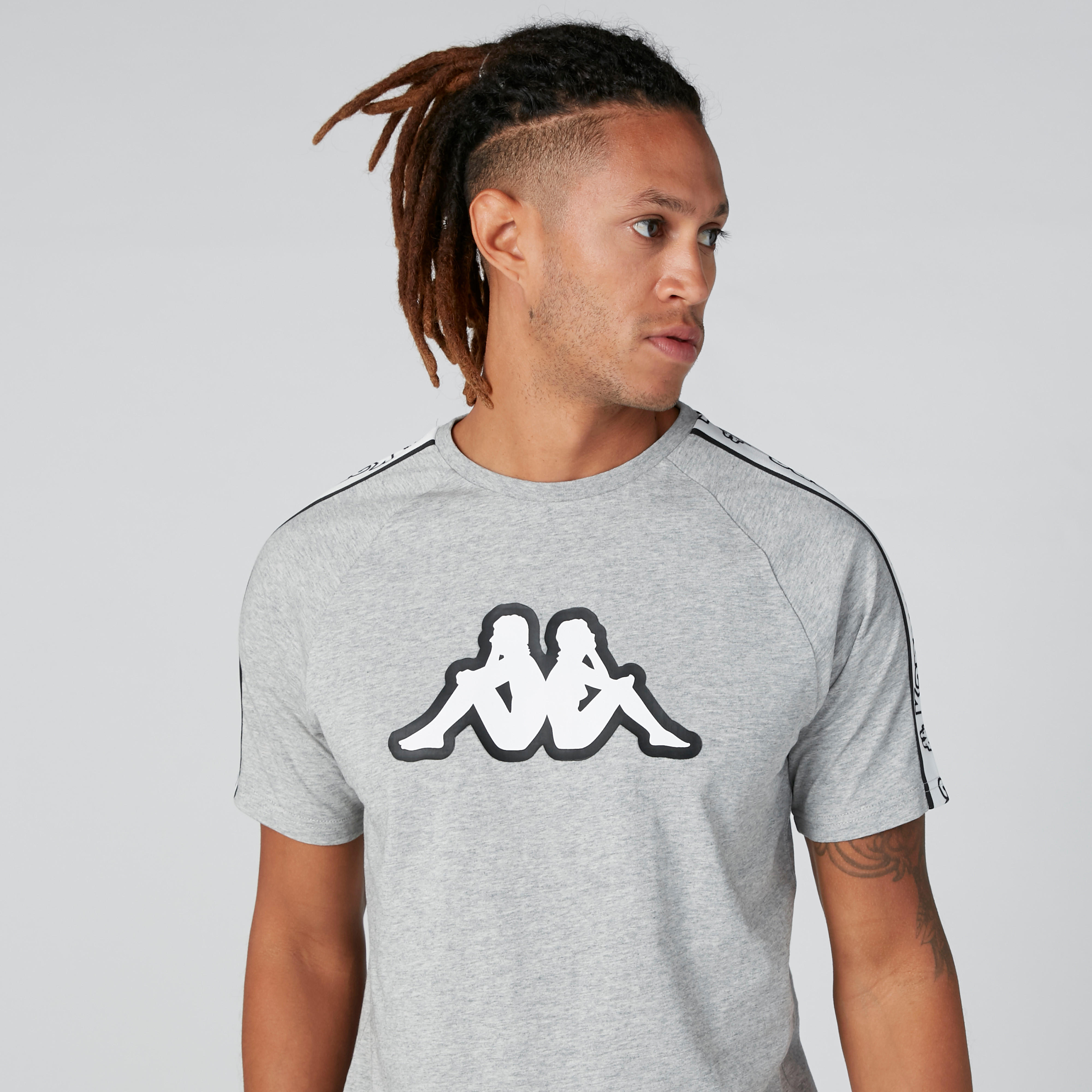 تيشيرت بأكمام مغايرة وطبعات من كابا-men-clothing-sportswearandactivewear-tshirtsandpolos-image-12