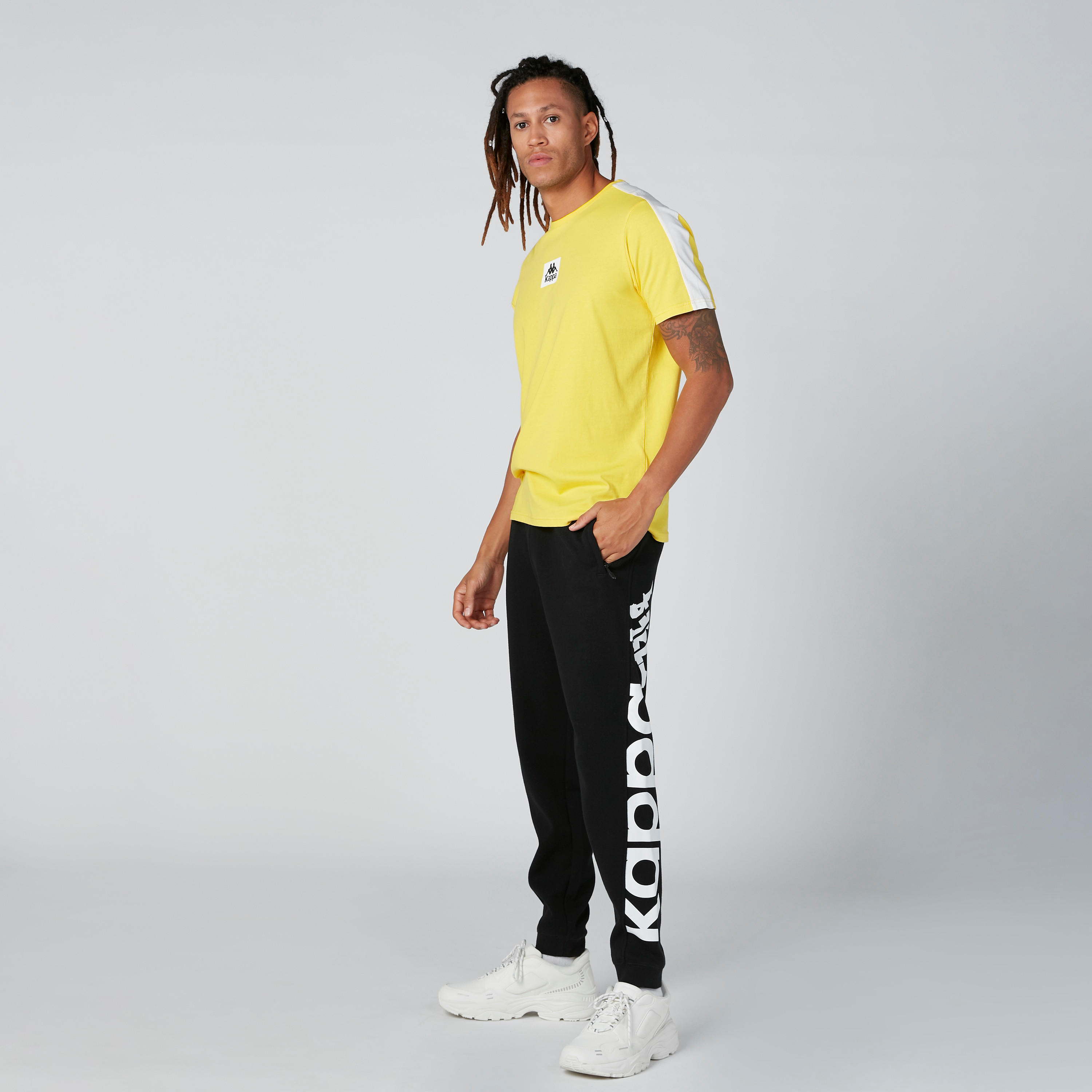 بنطال رياضي برباط وجيوب وطبعات من كابا-men-clothing-bottoms-joggers-image-2