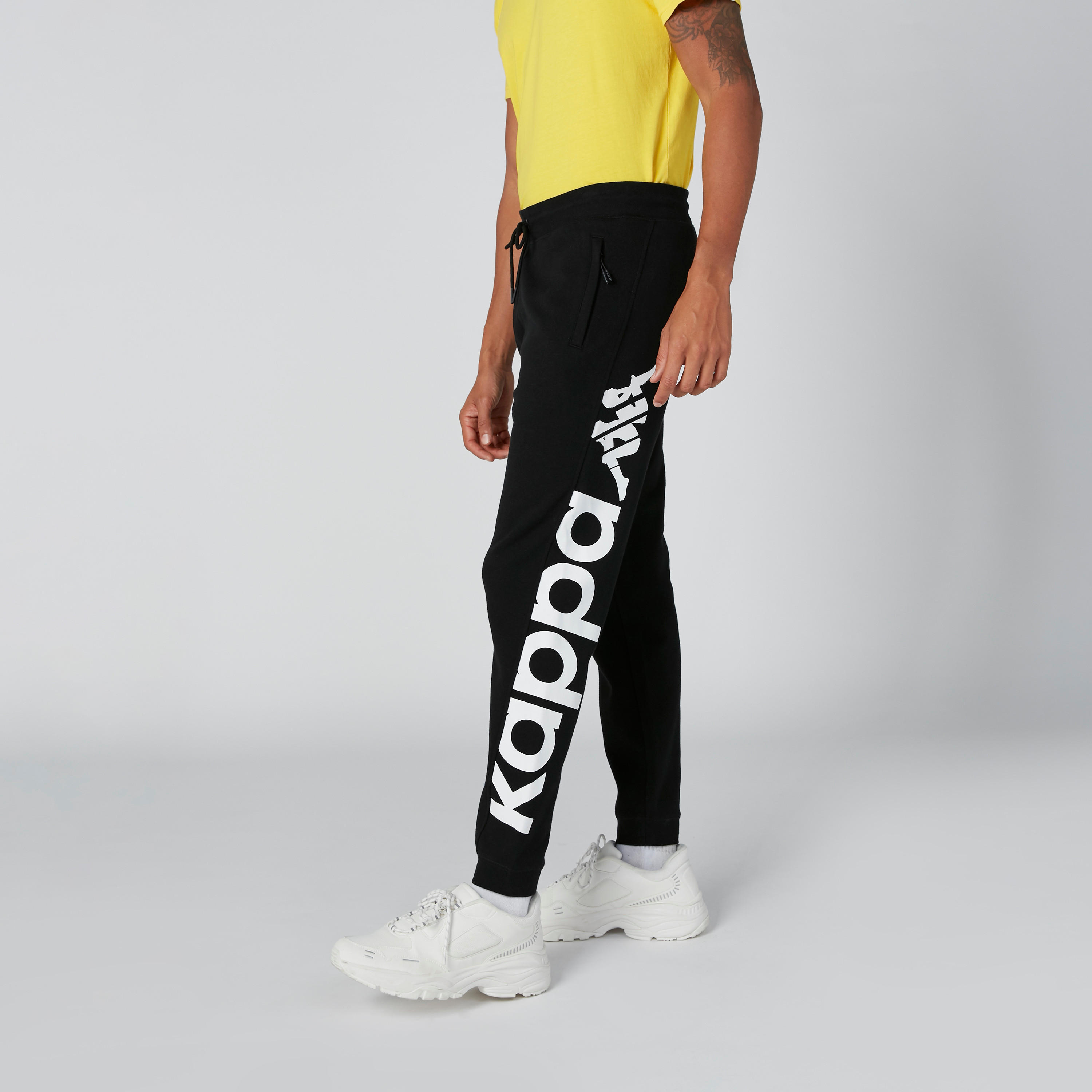 بنطال رياضي برباط وجيوب وطبعات من كابا-men-clothing-bottoms-joggers-image-4