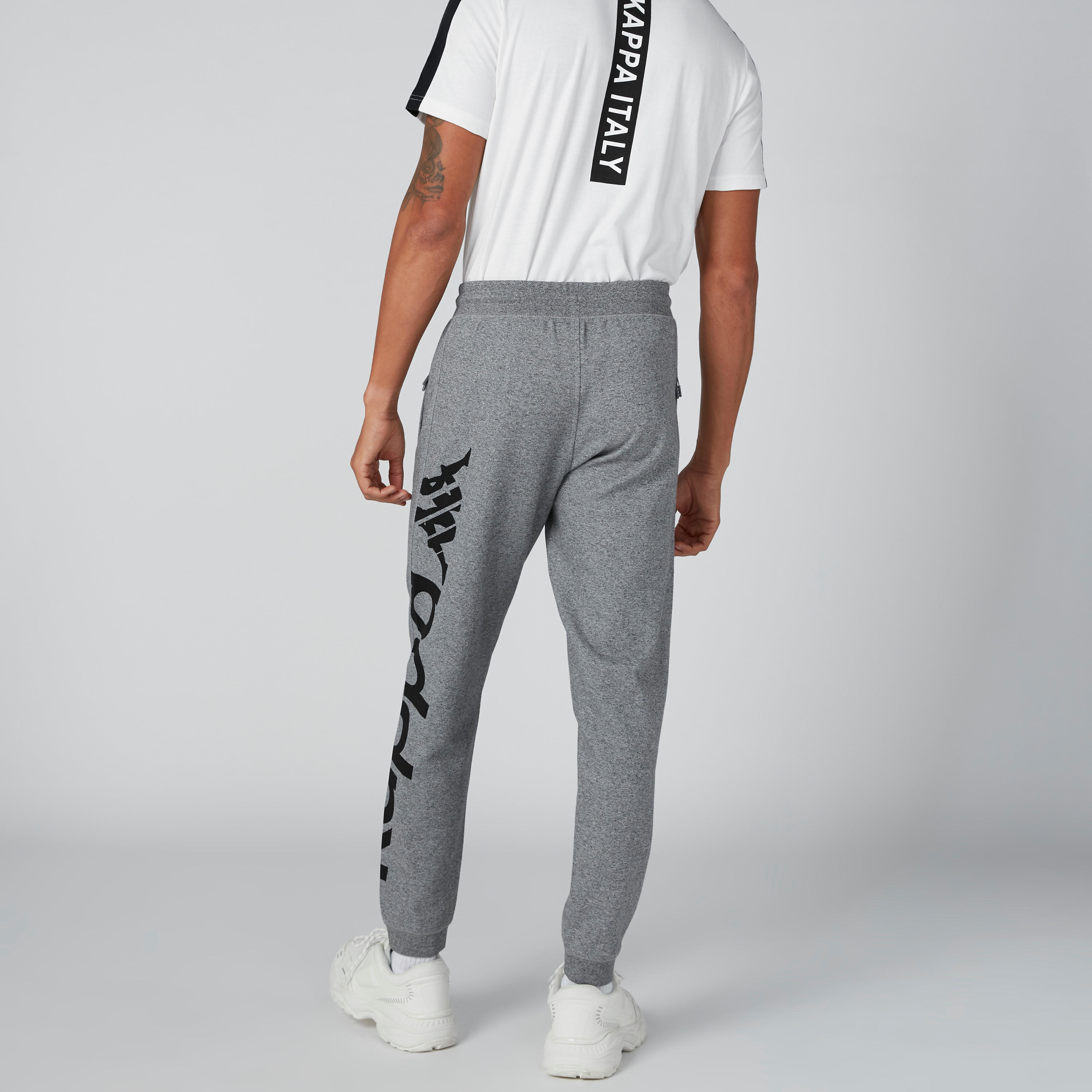 بنطال رياضي طويل بجيوب ورباط وطبعات من كابا-men-clothing-bottoms-joggers-image-2