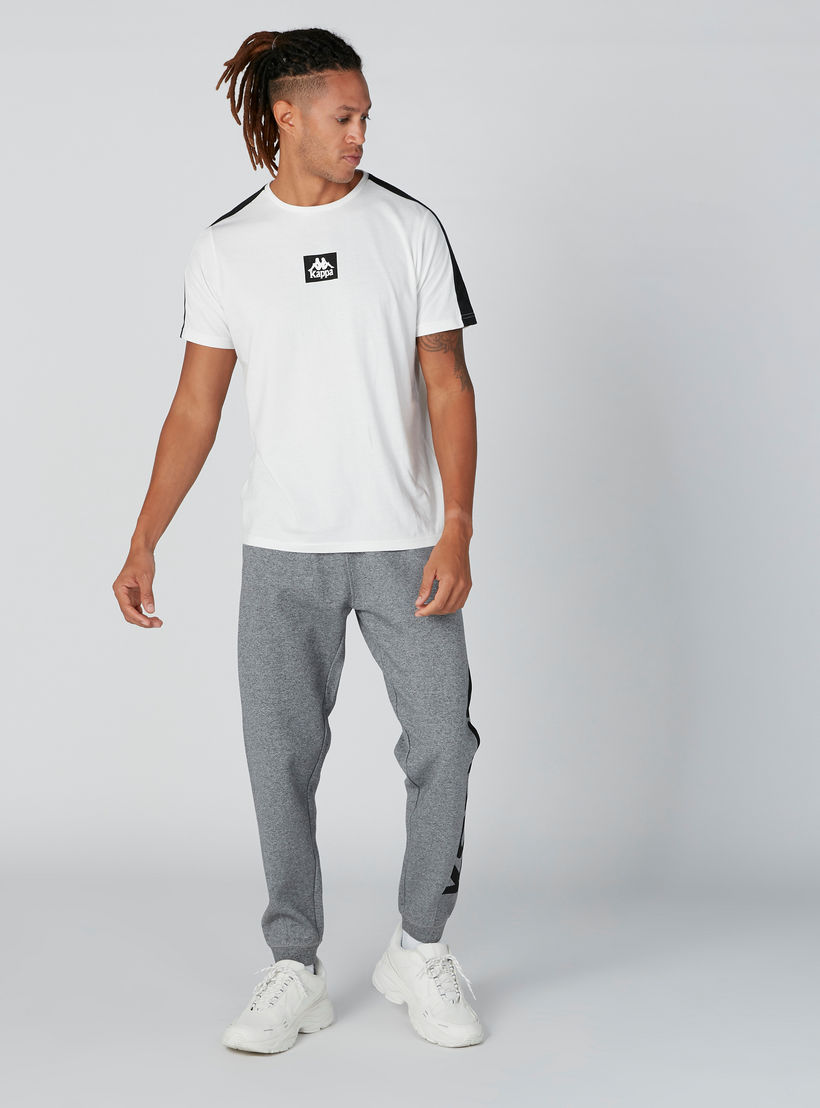 بنطال رياضي طويل بجيوب ورباط وطبعات من كابا-men-clothing-bottoms-joggers-image-3