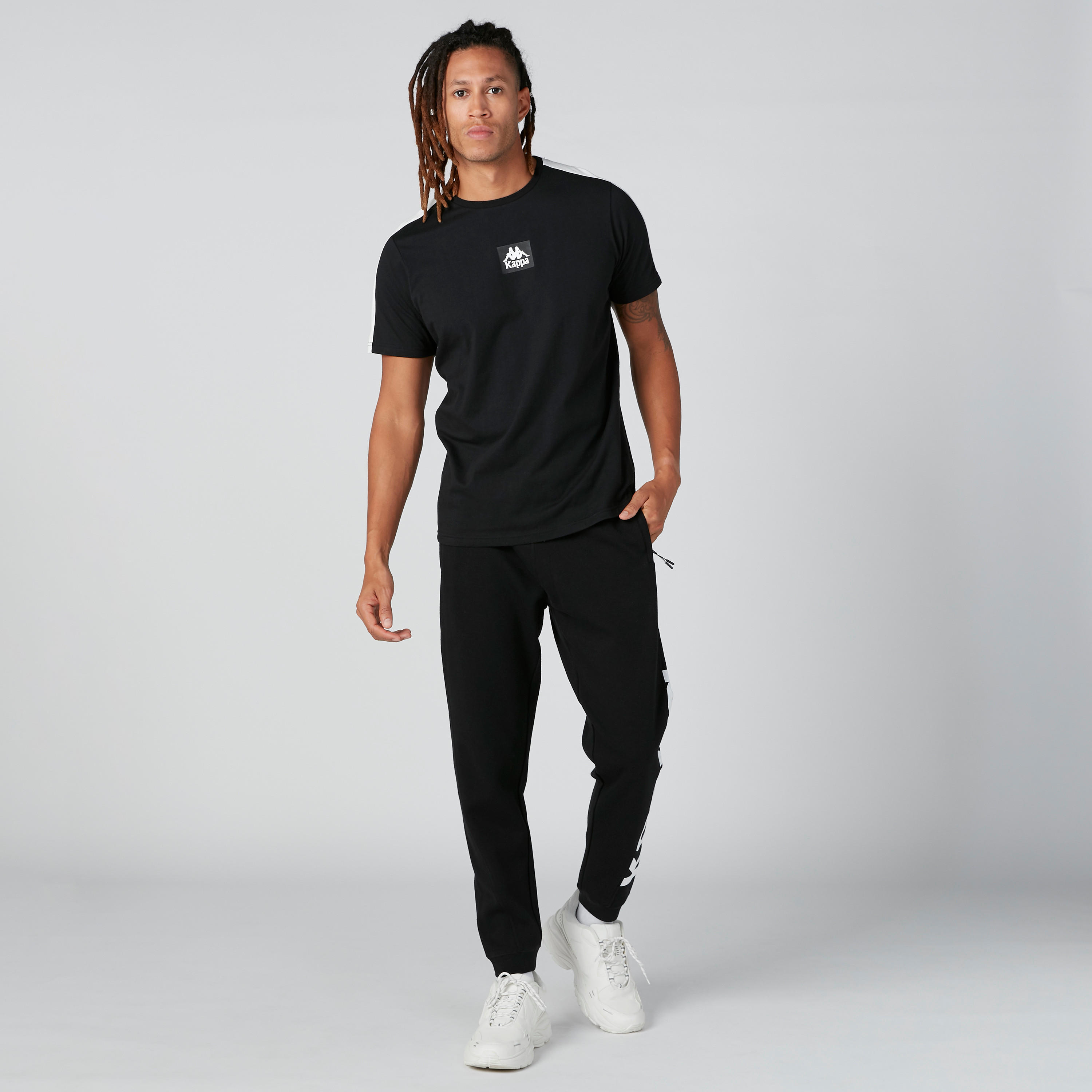 تيشيرت بياقة مستديرة وأكمام قصيرة وطبعات من كابا-men-clothing-sportswearandactivewear-tshirtsandpolos-image-3
