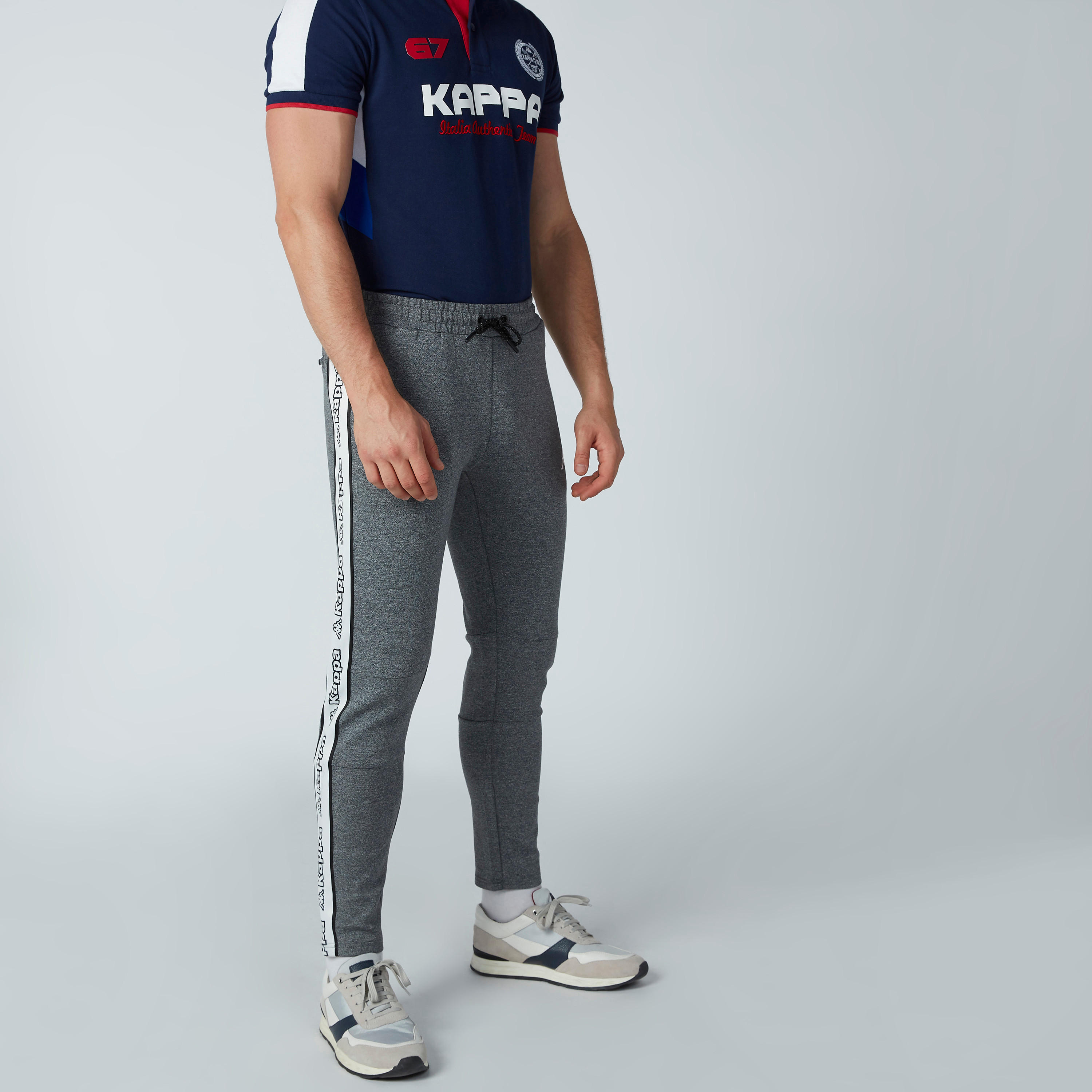 بنطلون تراك بخصر مطاطي وطبعات من كابا-men-clothing-sportswearandactivewear-tracksuits-image-1