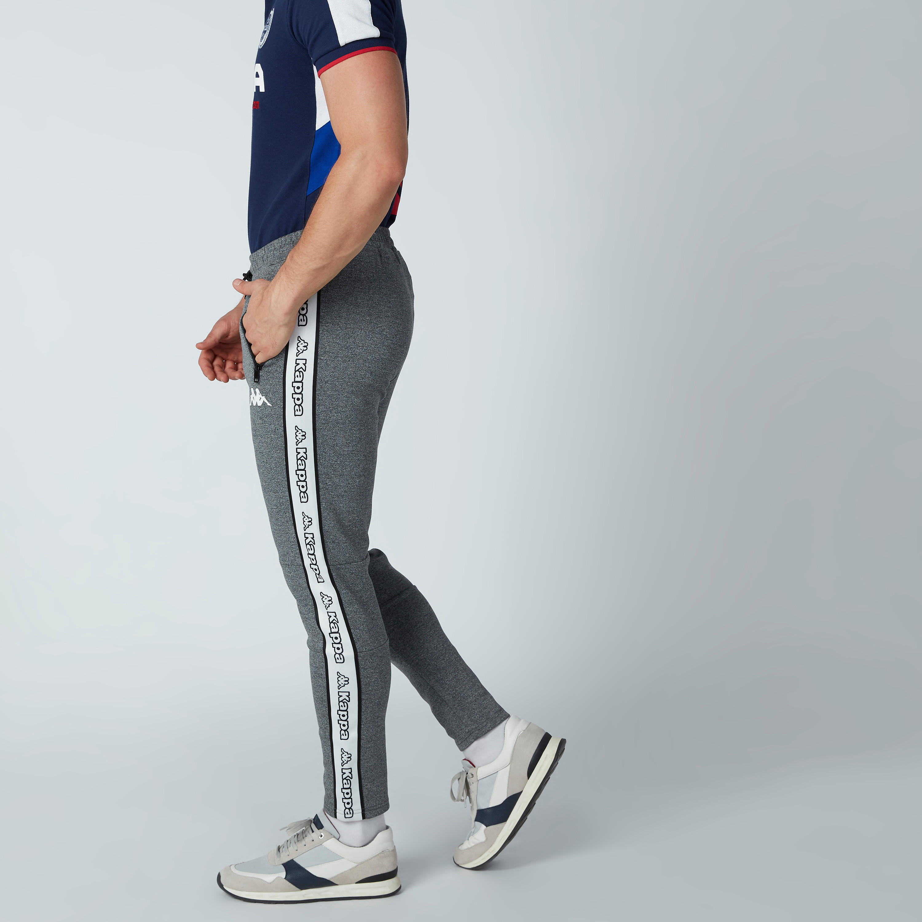 بنطلون تراك بخصر مطاطي وطبعات من كابا-men-clothing-sportswearandactivewear-tracksuits-image-4