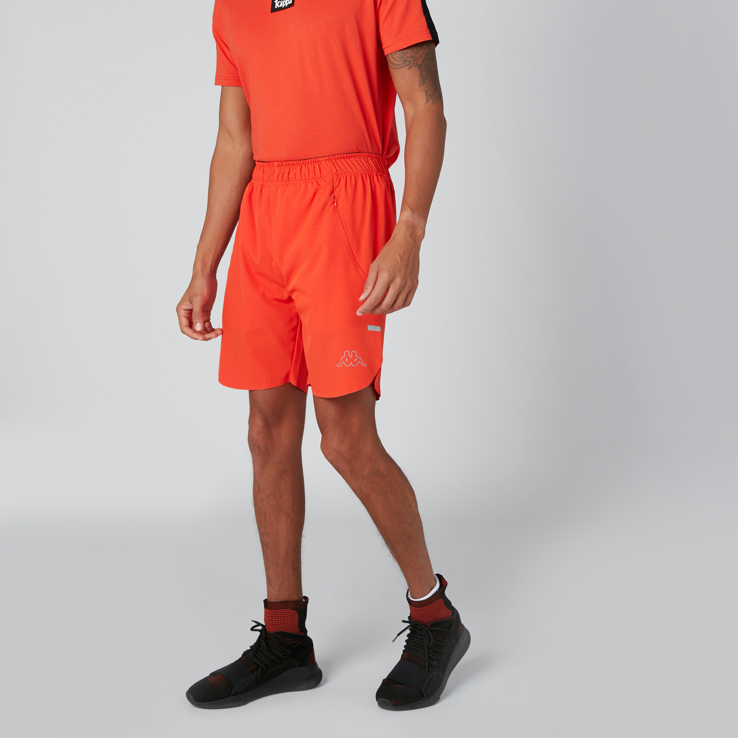 شورت بخصر مطّاطي من كابا-men-clothing-sportswearandactivewear-bottoms-image-1