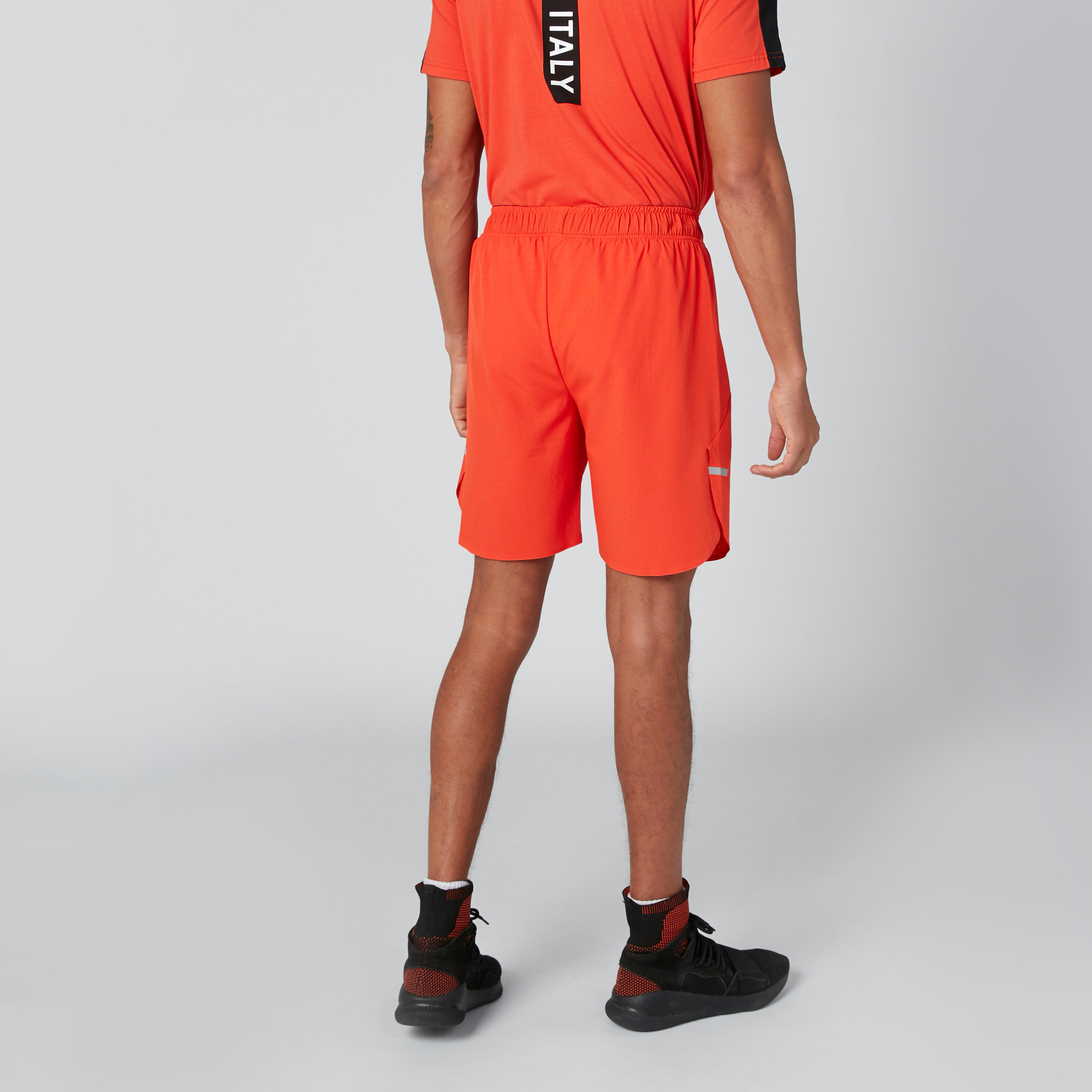 شورت بخصر مطّاطي من كابا-men-clothing-sportswearandactivewear-bottoms-image-2