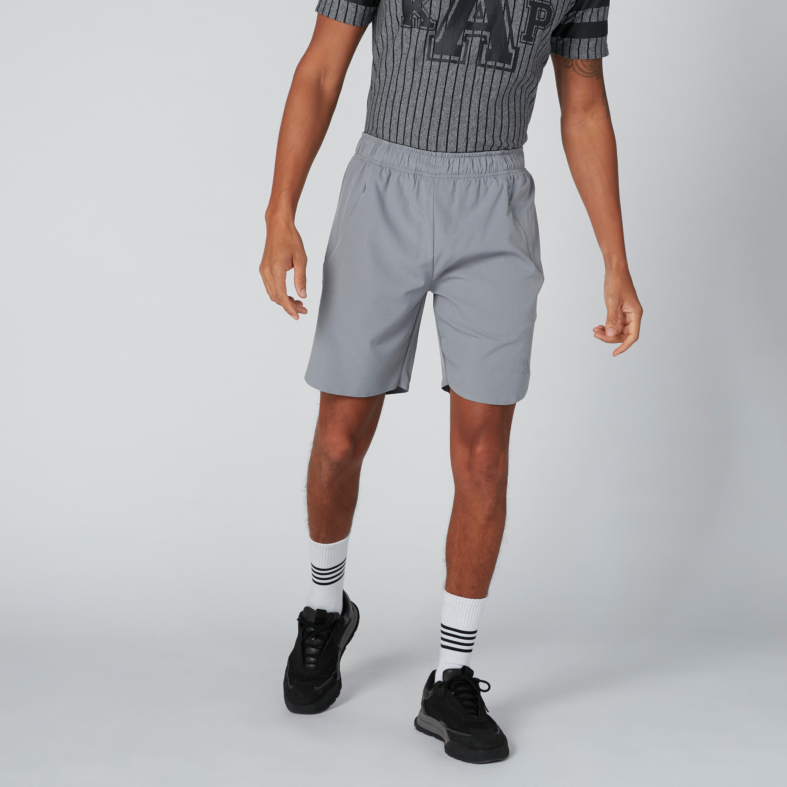 شورت بخصر مطّاطي من كابا-men-clothing-sportswearandactivewear-bottoms-image-3