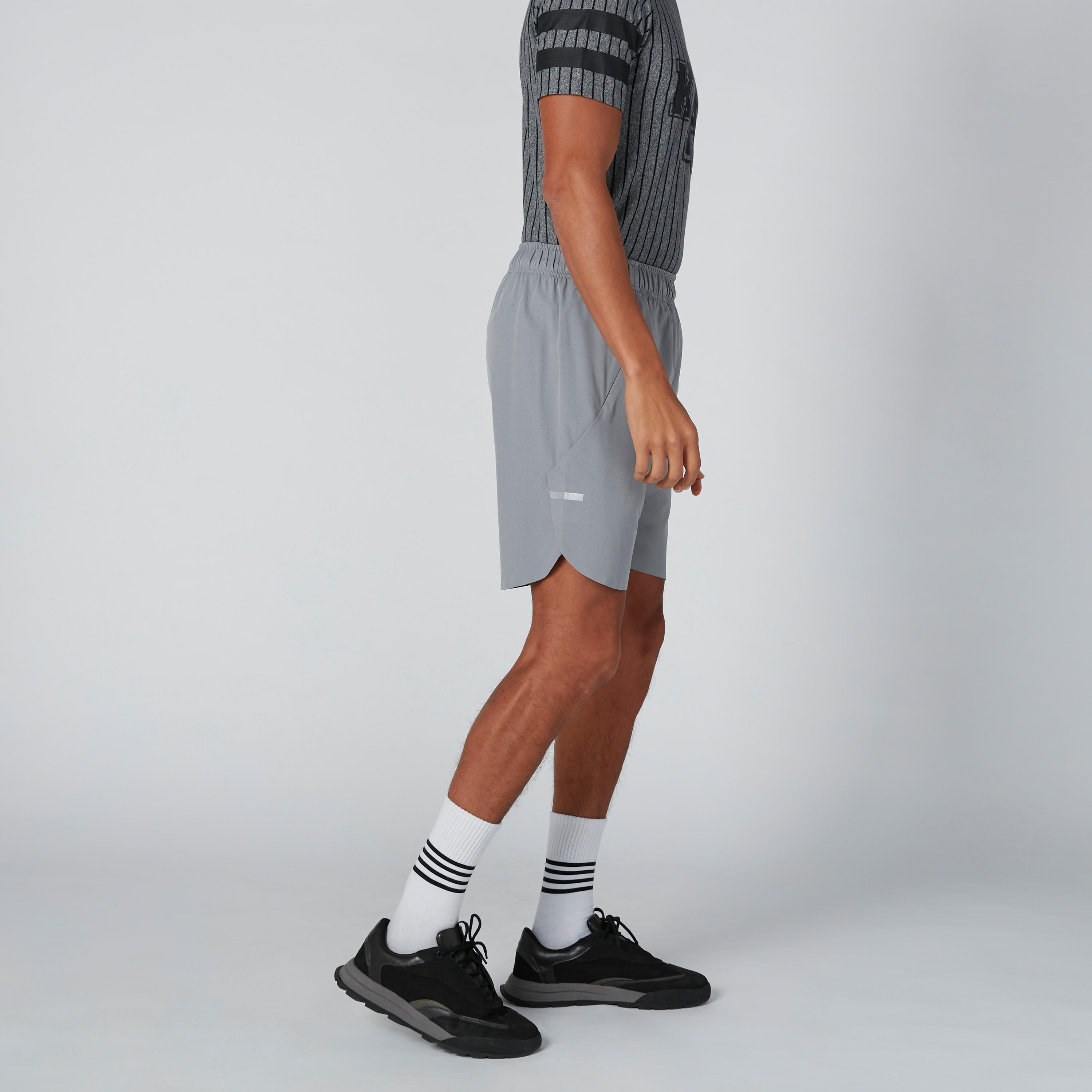 شورت بخصر مطّاطي من كابا-men-clothing-sportswearandactivewear-bottoms-image-4
