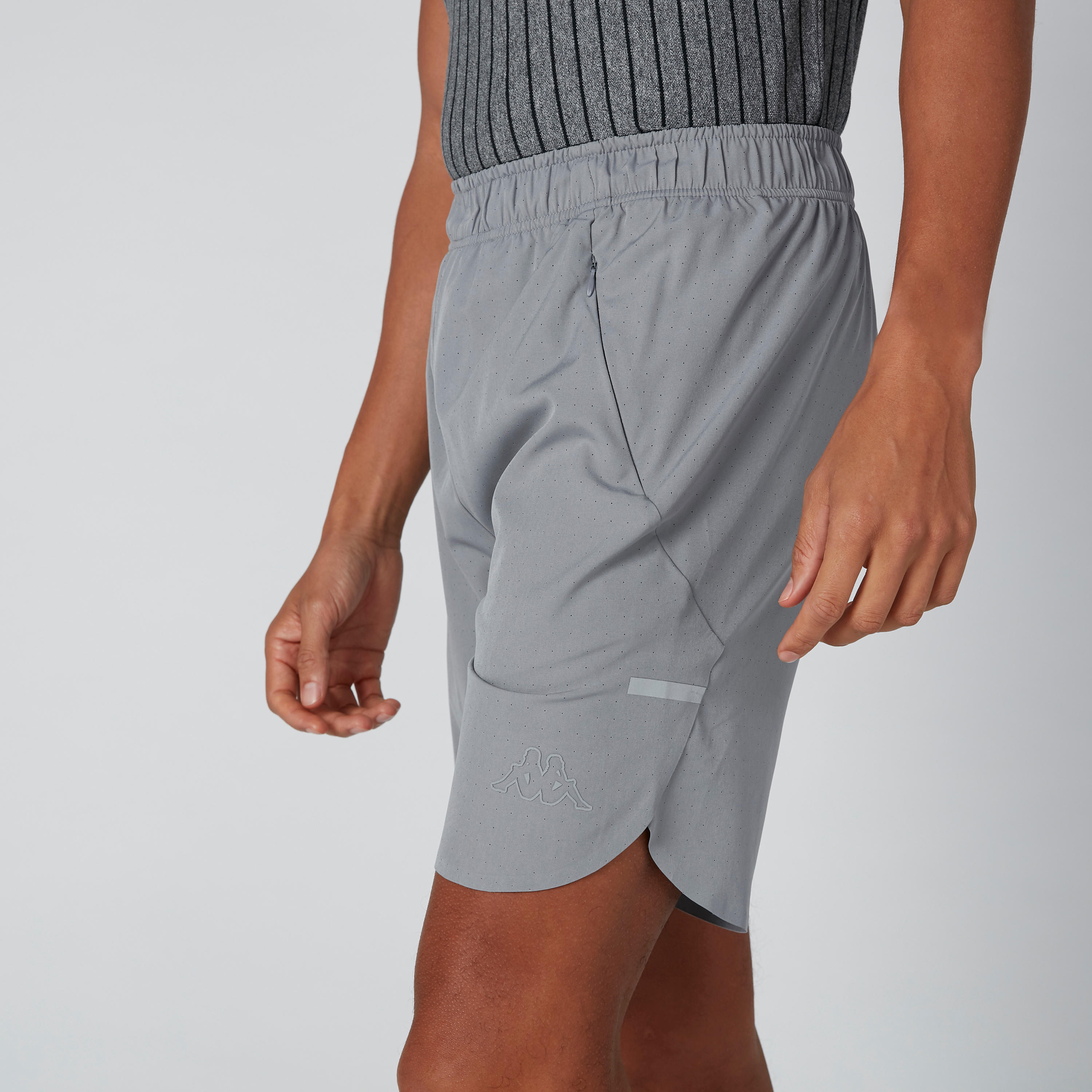 شورت بخصر مطّاطي من كابا-men-clothing-sportswearandactivewear-bottoms-image-5