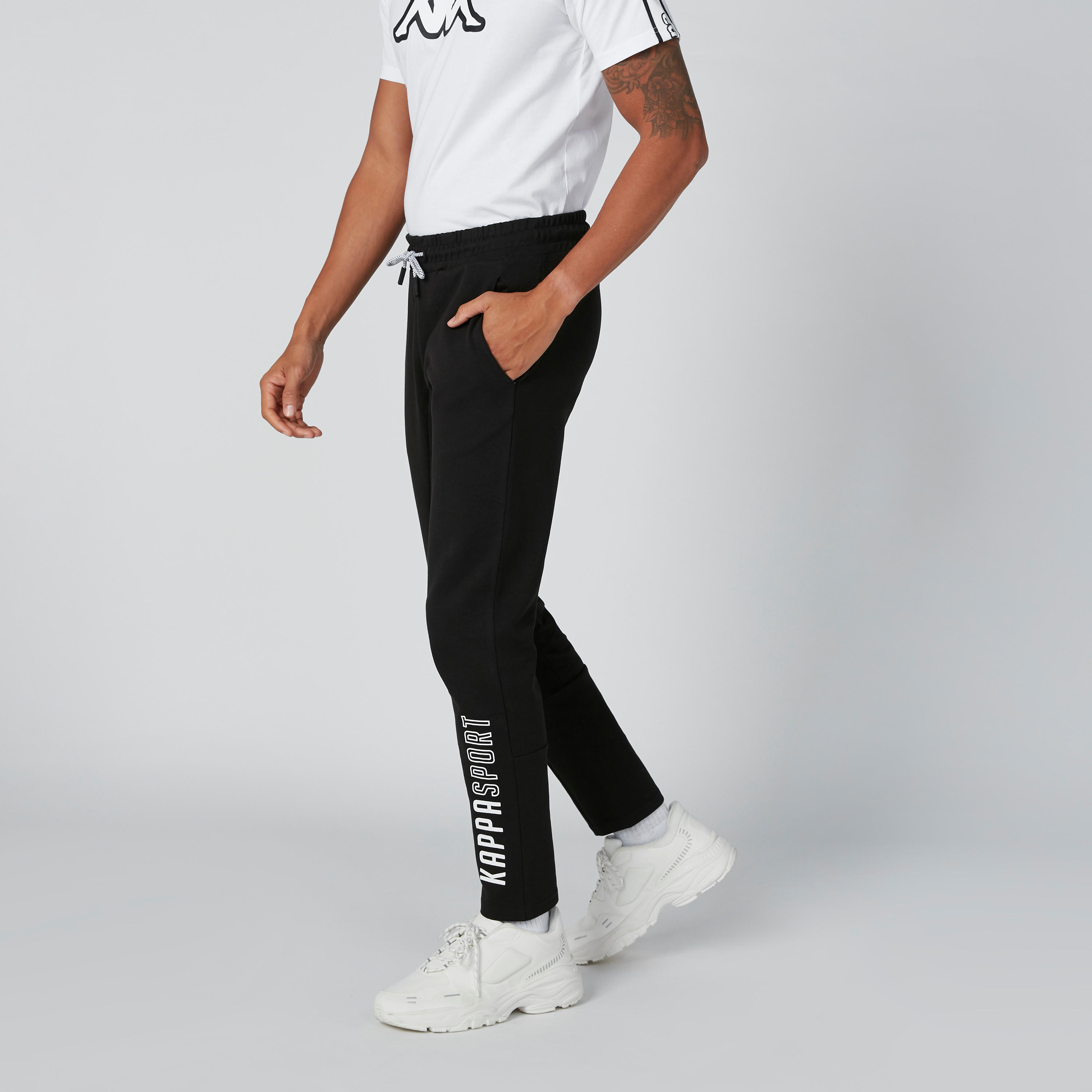 بنطال بجيوب وطبعات نصيّة من كابا-men-clothing-bottoms-joggers-image-1