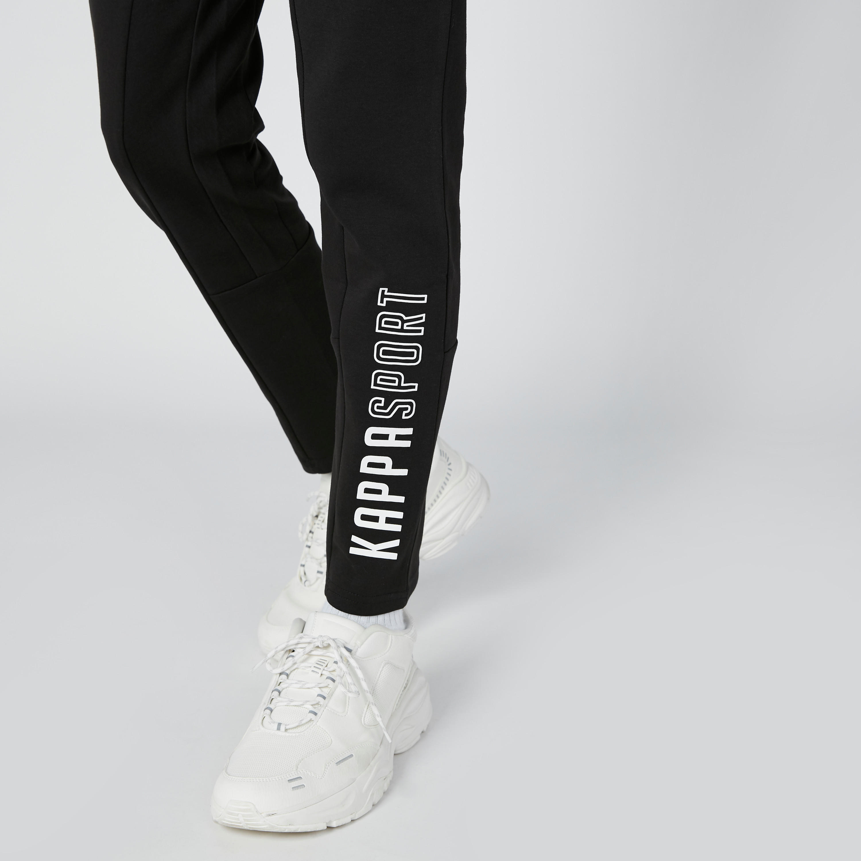 بنطال بجيوب وطبعات نصيّة من كابا-men-clothing-bottoms-joggers-image-5
