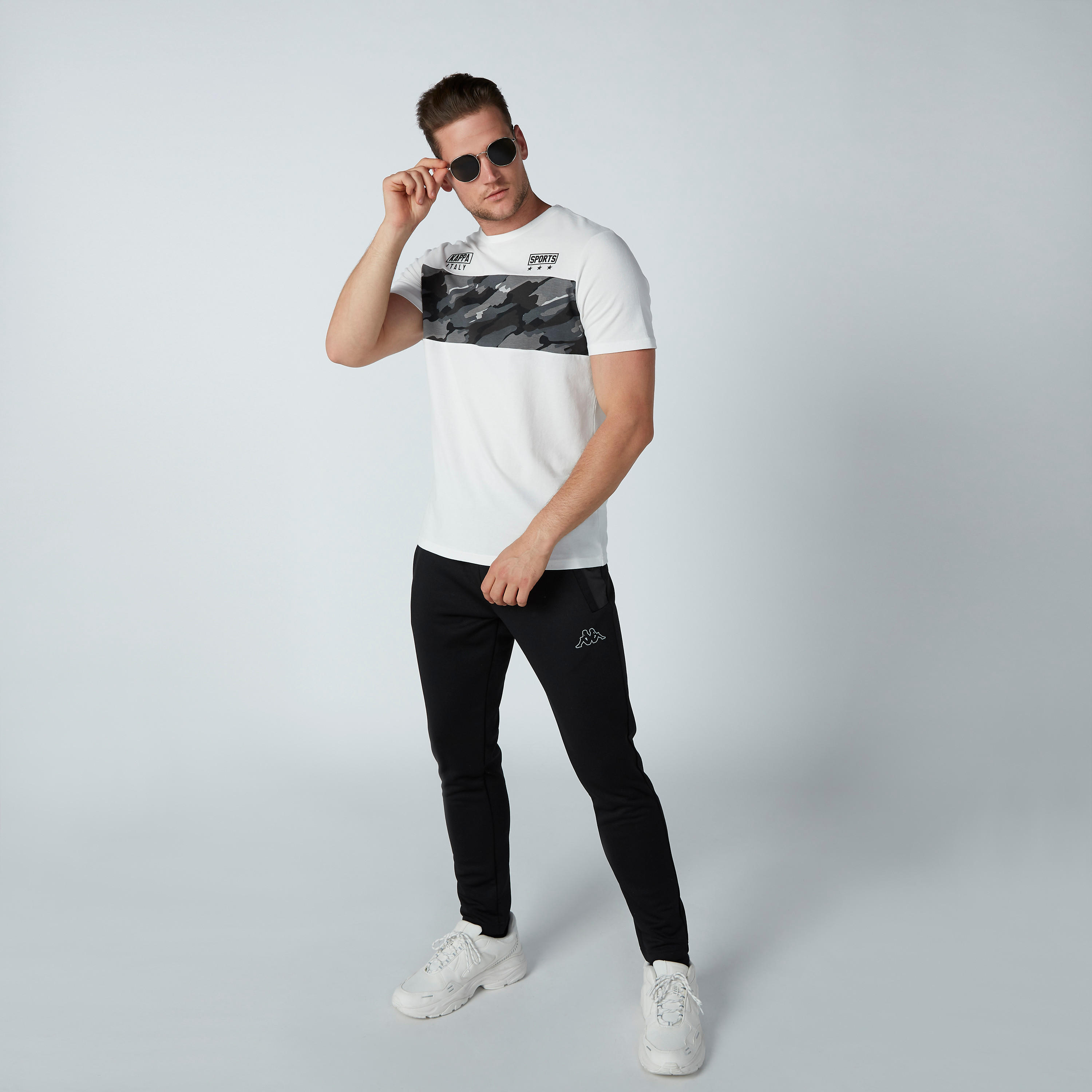 تيشيرت بأكمام قصيرة وطبعات مموّهة من كابا-men-clothing-tshirtsandpolos-tshirts-image-2