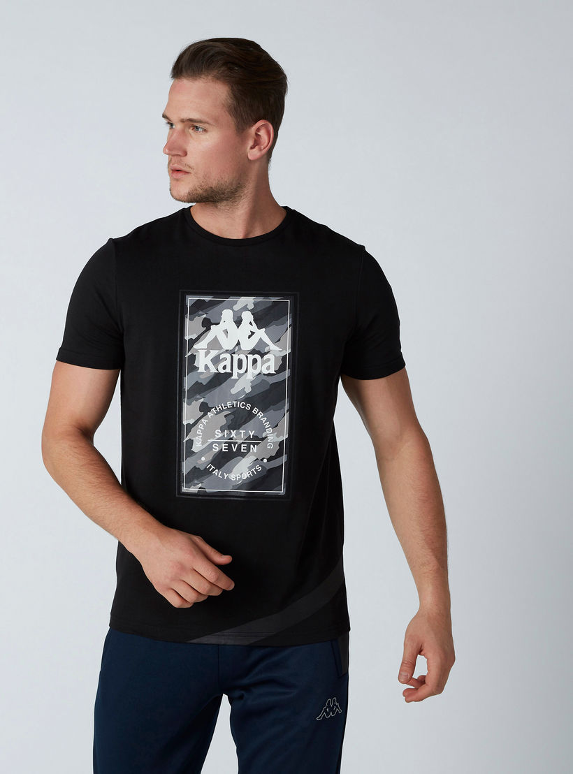 تيشيرت بياقة مستديرة وأكمام قصيرة وطبعات من كابا-men-clothing-tshirtsandpolos-tshirts-image-3