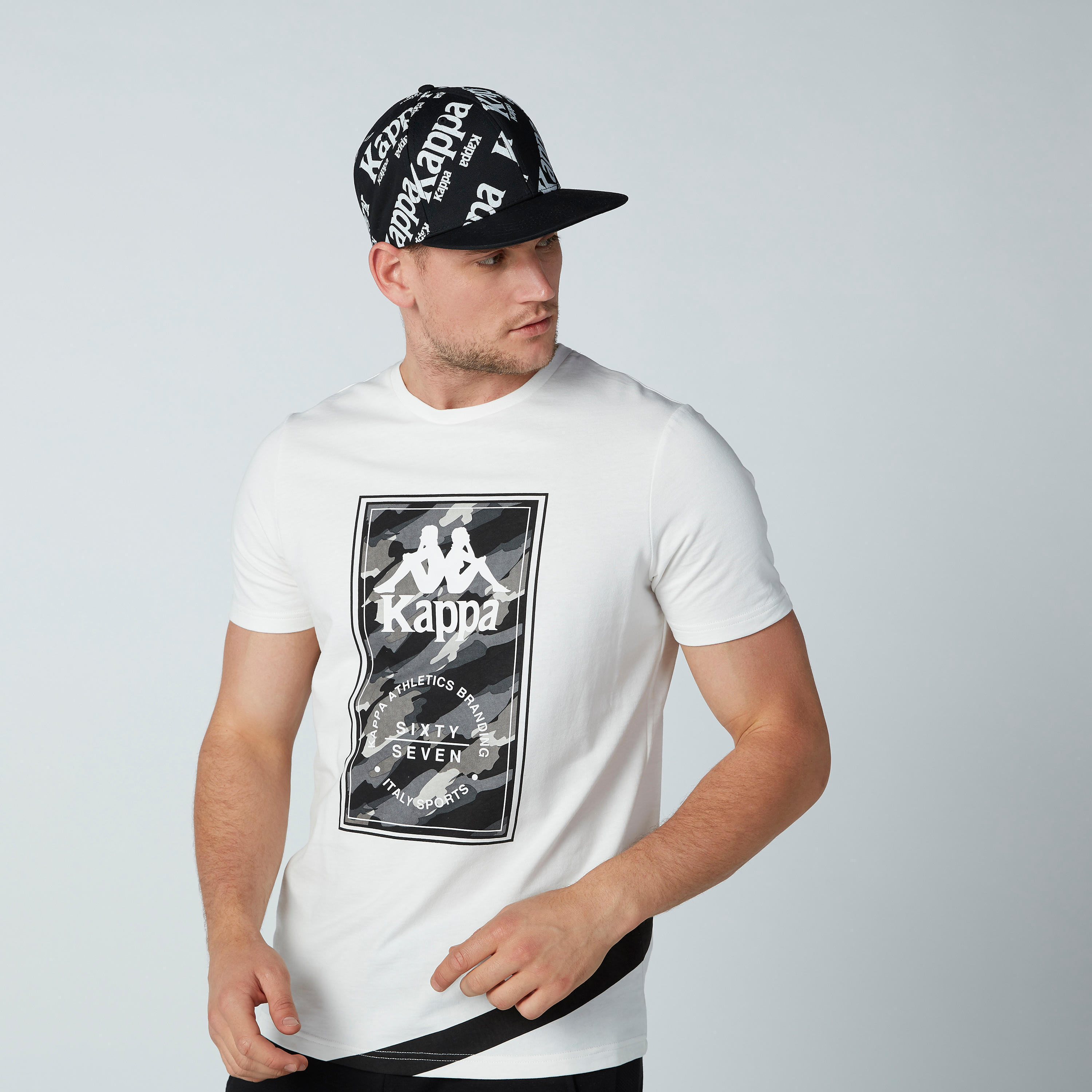 تيشيرت بأكمام قصيرة وطبعات جرافيك من كابا-men-clothing-tshirtsandpolos-tshirts-image-1