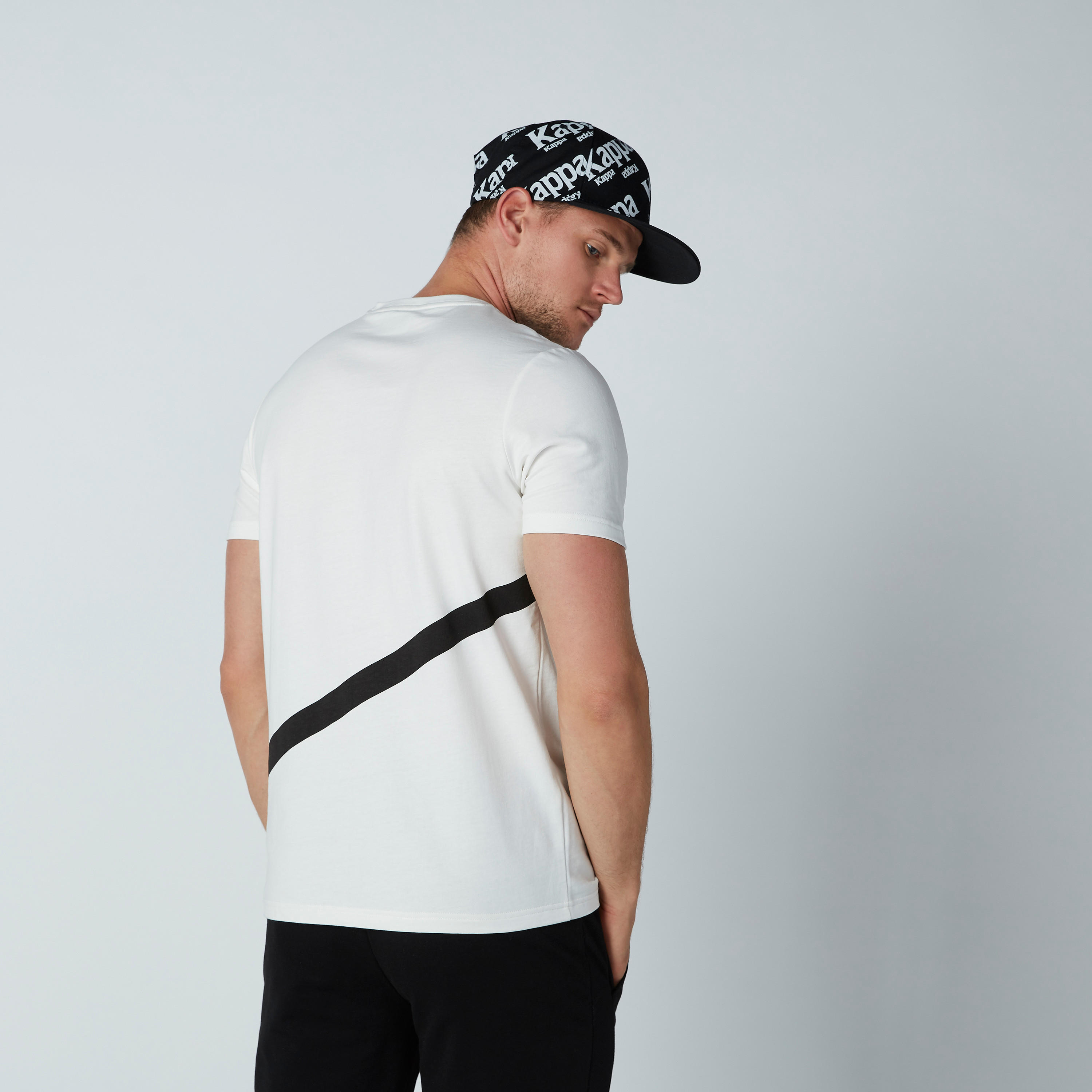 تيشيرت بأكمام قصيرة وطبعات جرافيك من كابا-men-clothing-tshirtsandpolos-tshirts-image-3
