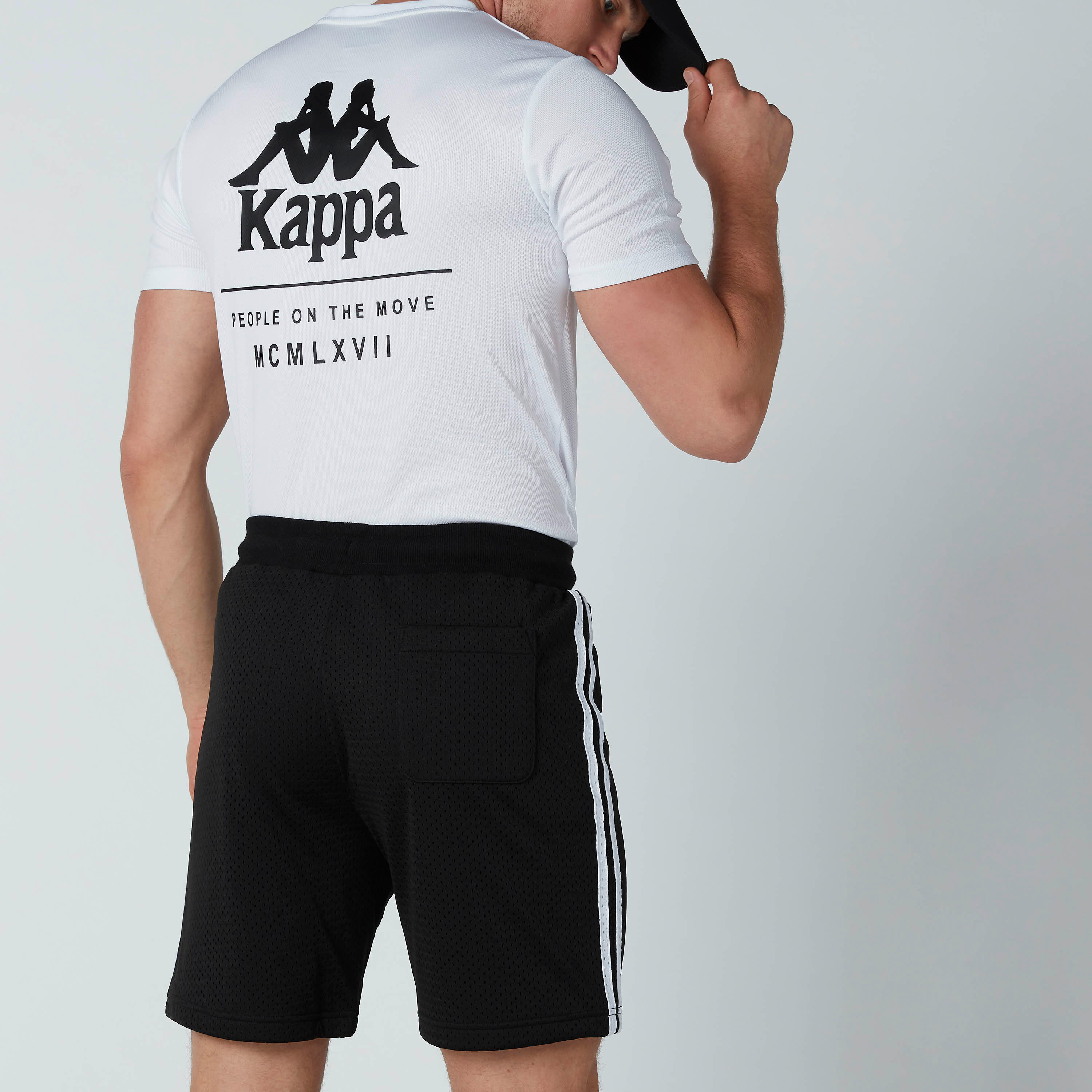 شورت محبوك برباط من كابا-men-clothing-sportswearandactivewear-bottoms-image-4