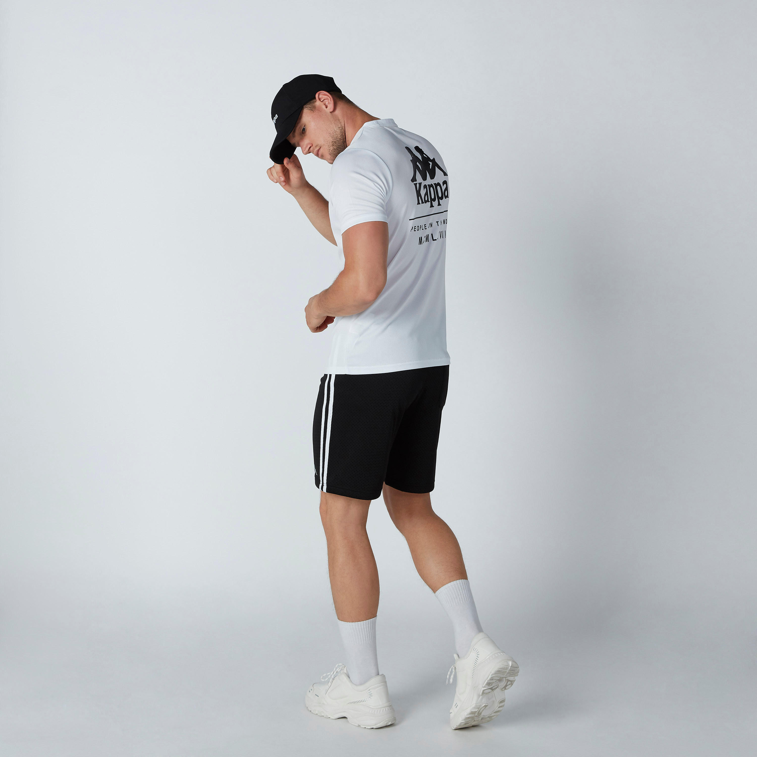 شورت محبوك برباط من كابا-men-clothing-sportswearandactivewear-bottoms-image-3