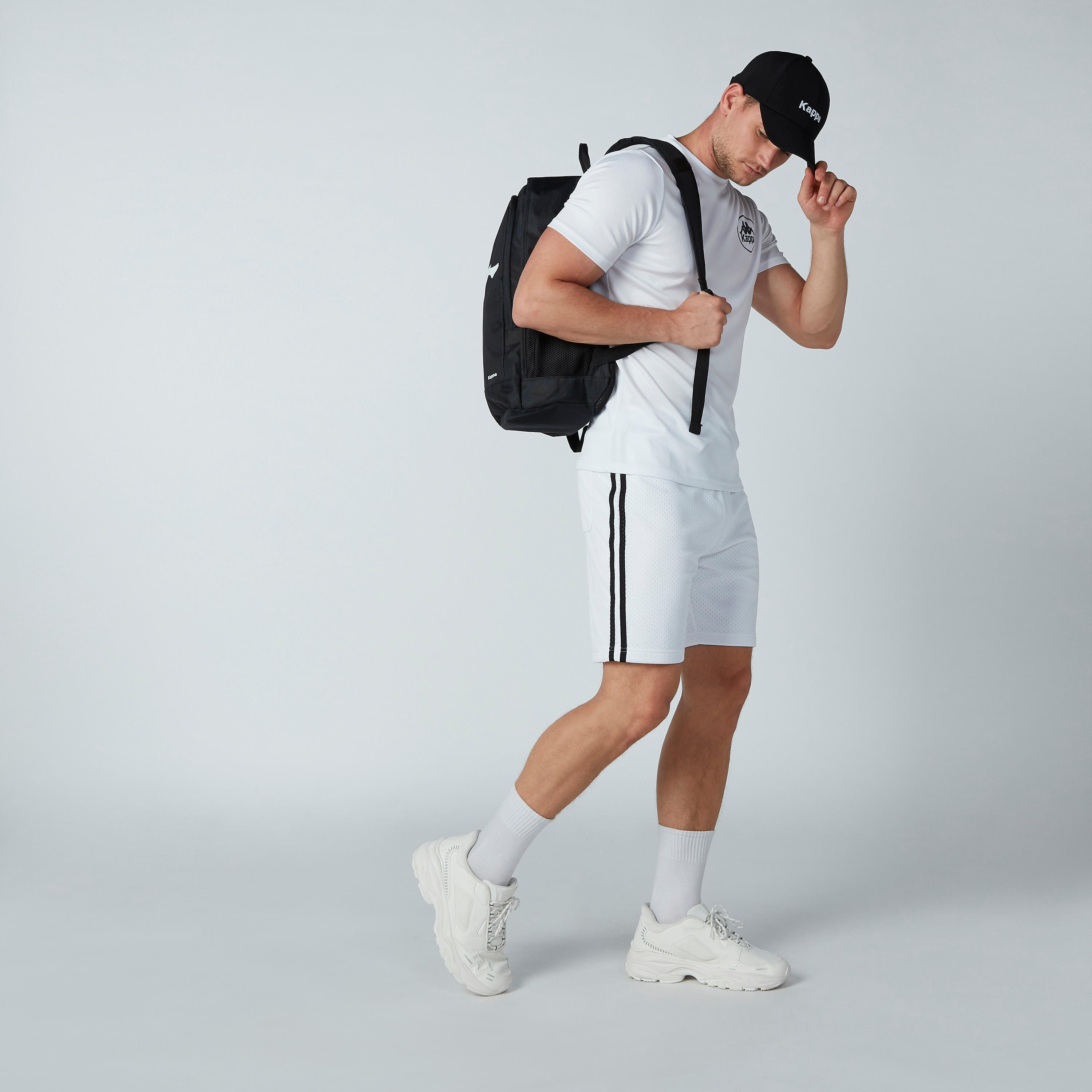 شورت محبوك برباط وجيوب من كابا-men-clothing-sportswearandactivewear-bottoms-image-2