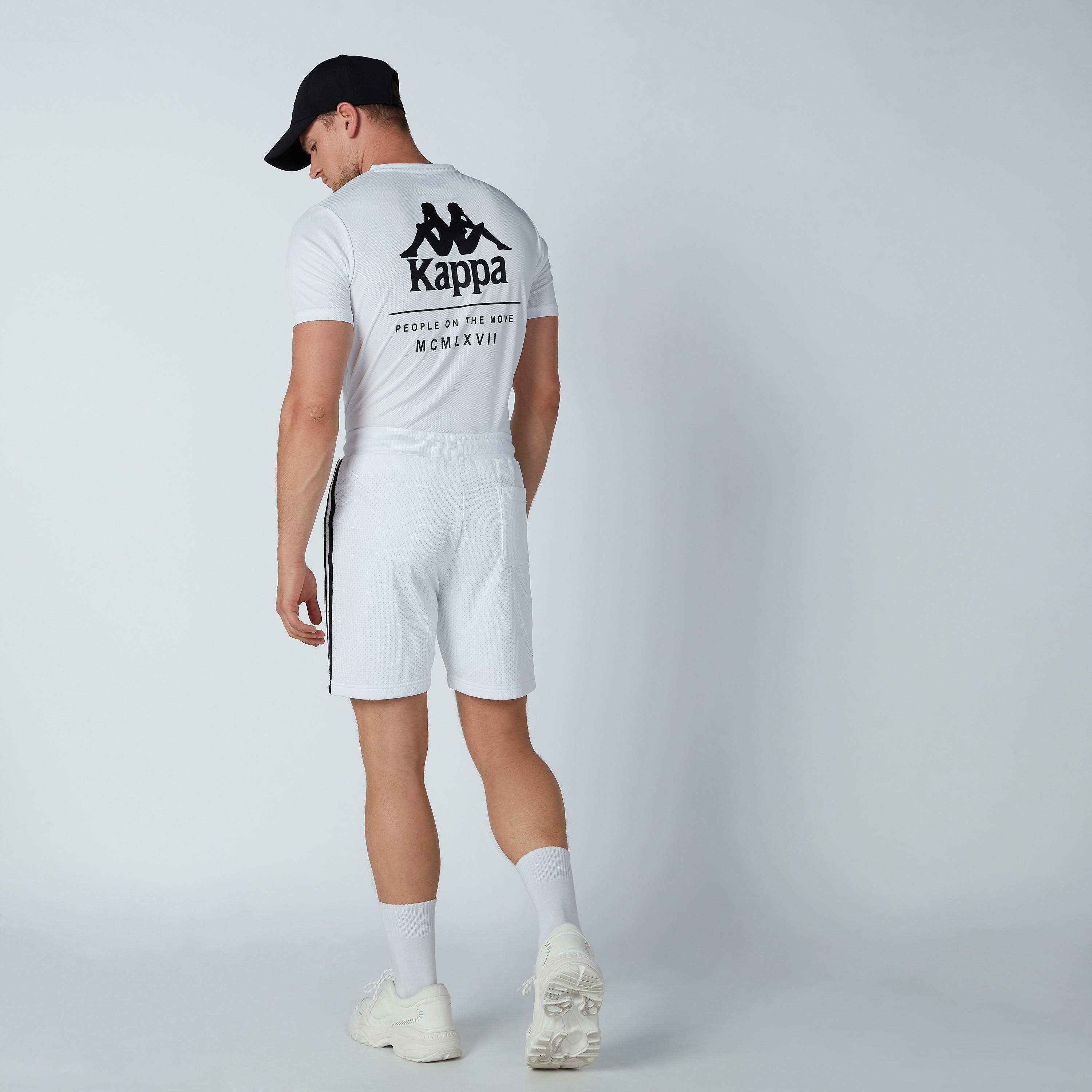 شورت محبوك برباط وجيوب من كابا-men-clothing-sportswearandactivewear-bottoms-image-3