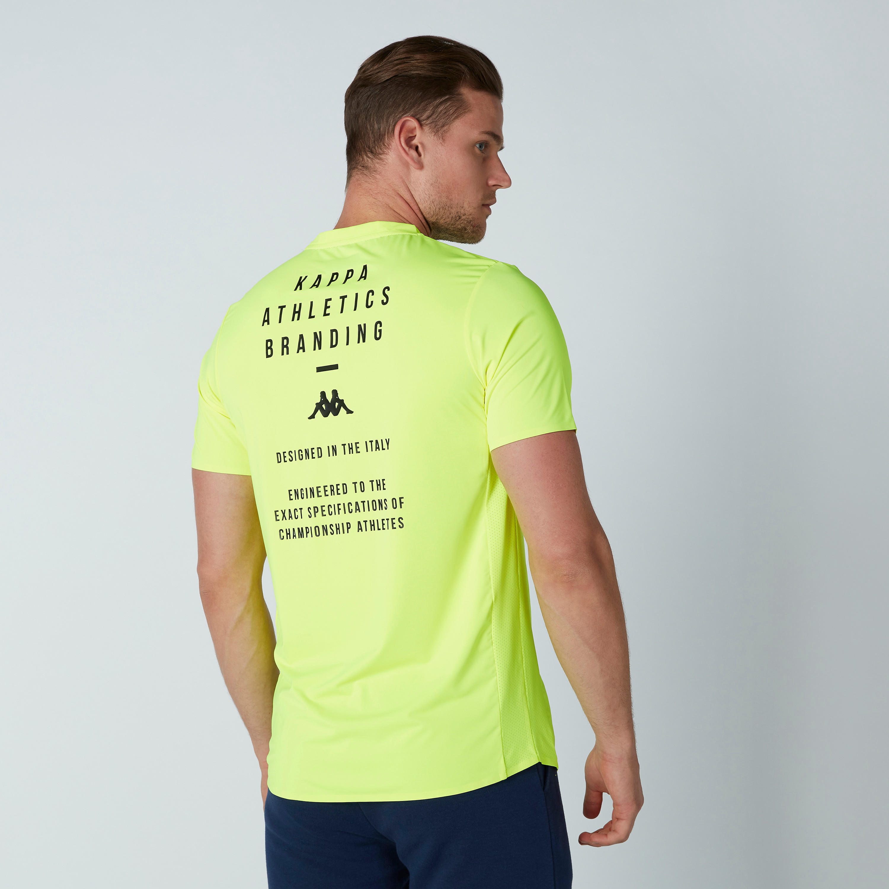 تيشيرت بياقة ضيّقة وطبعات من كابا-men-clothing-sportswearandactivewear-tshirtsandpolos-image-4