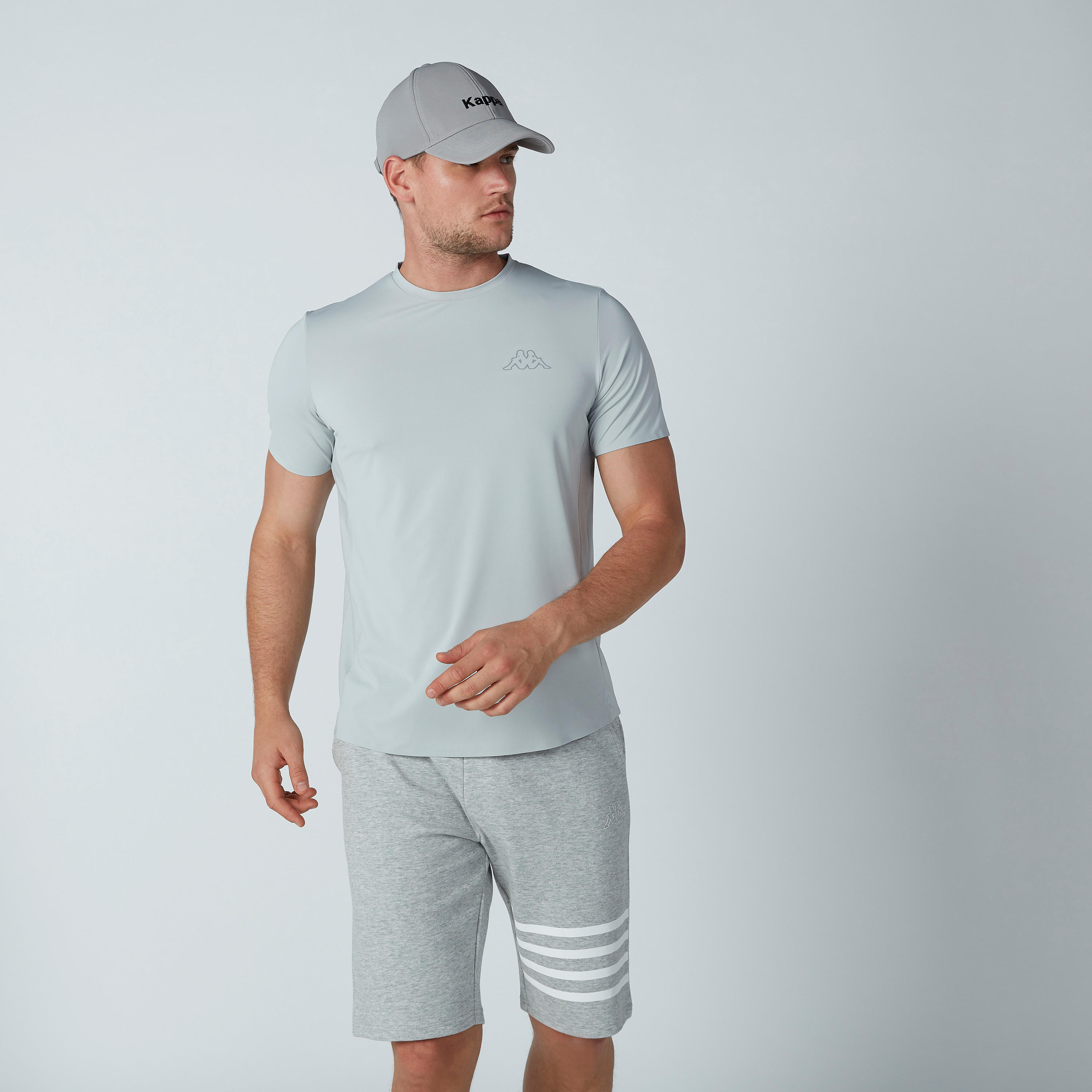 تيشيرت بياقة مستديرة وأكمام قصيرة وطبعات من كابا-men-clothing-sportswearandactivewear-tshirtsandpolos-image-1